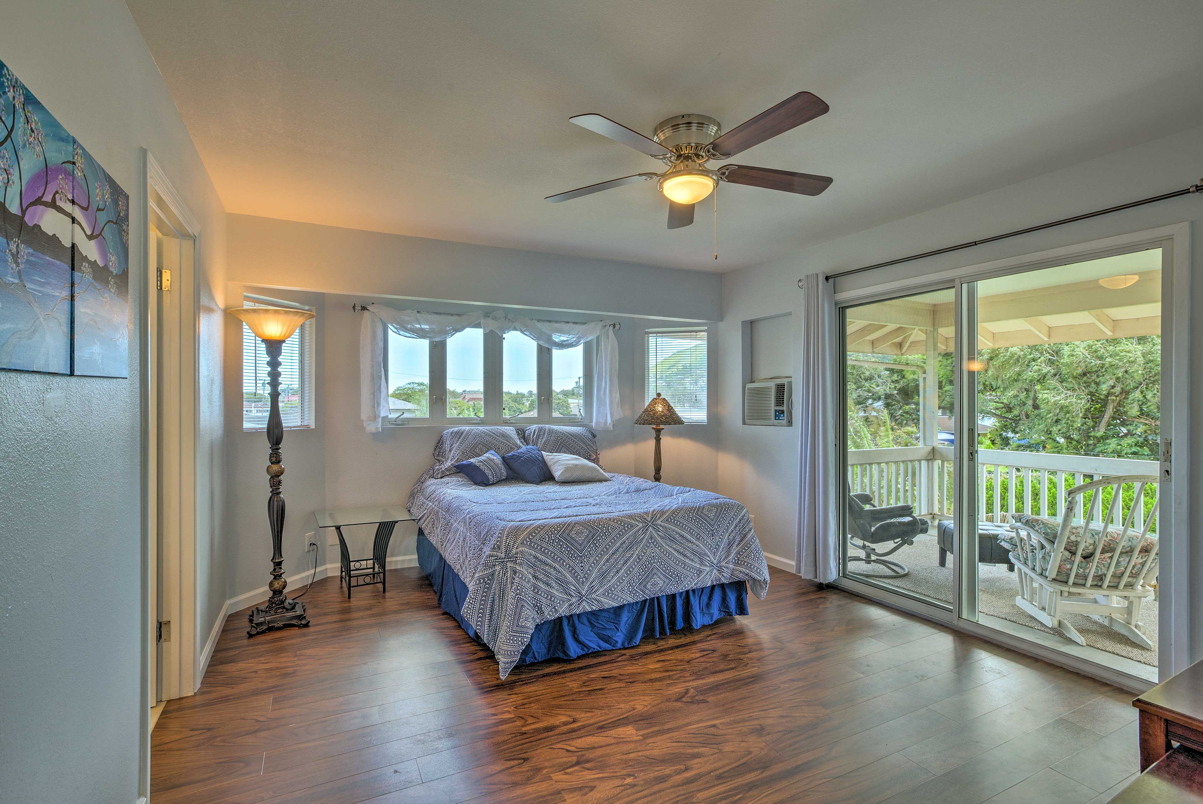 Sleep easily in the bedroom's queen bed.