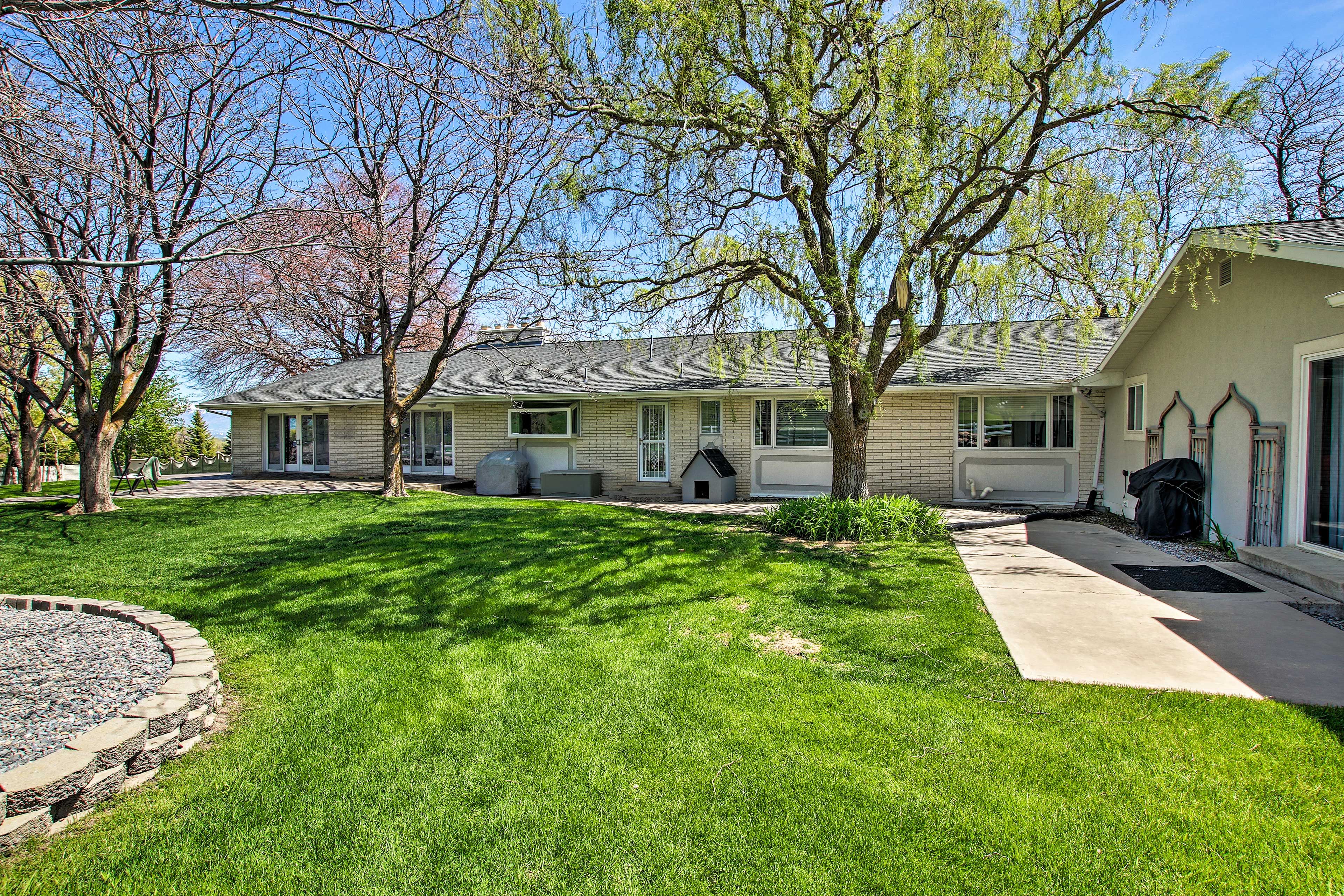 The sprawling backyard can host your family hangout.