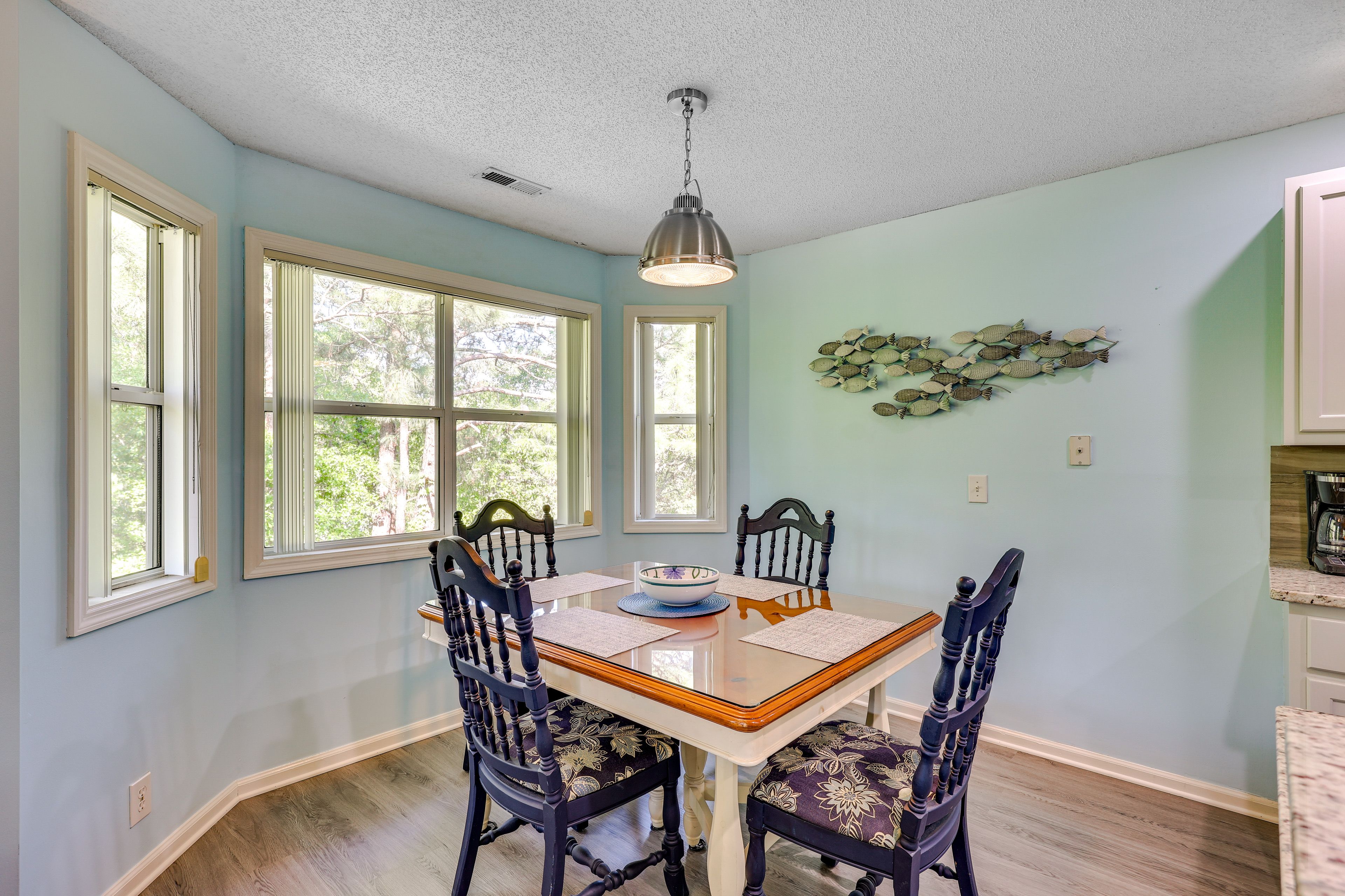 Dining Area | Dishware & Flatware Provided