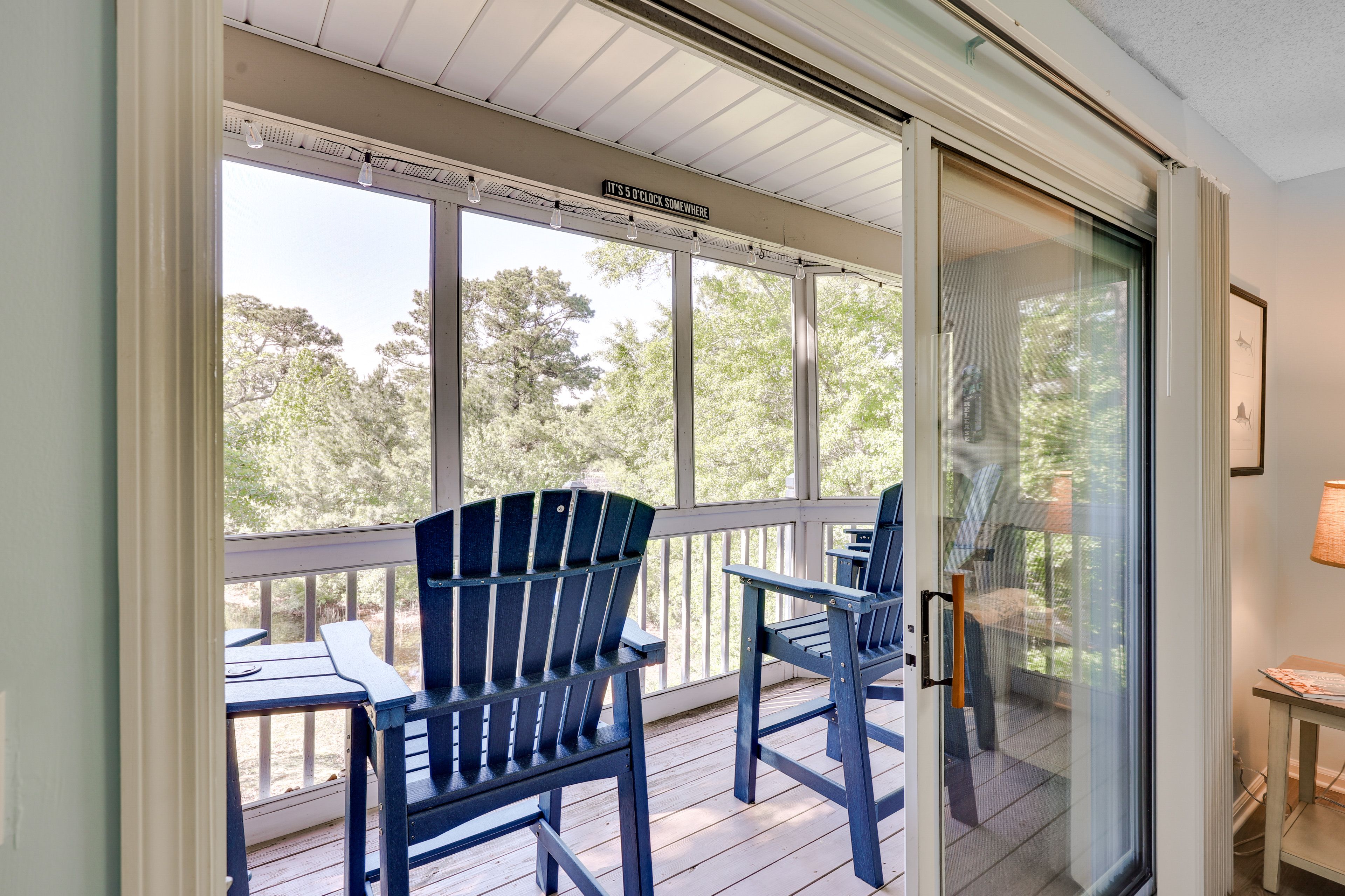 Private Screened Deck