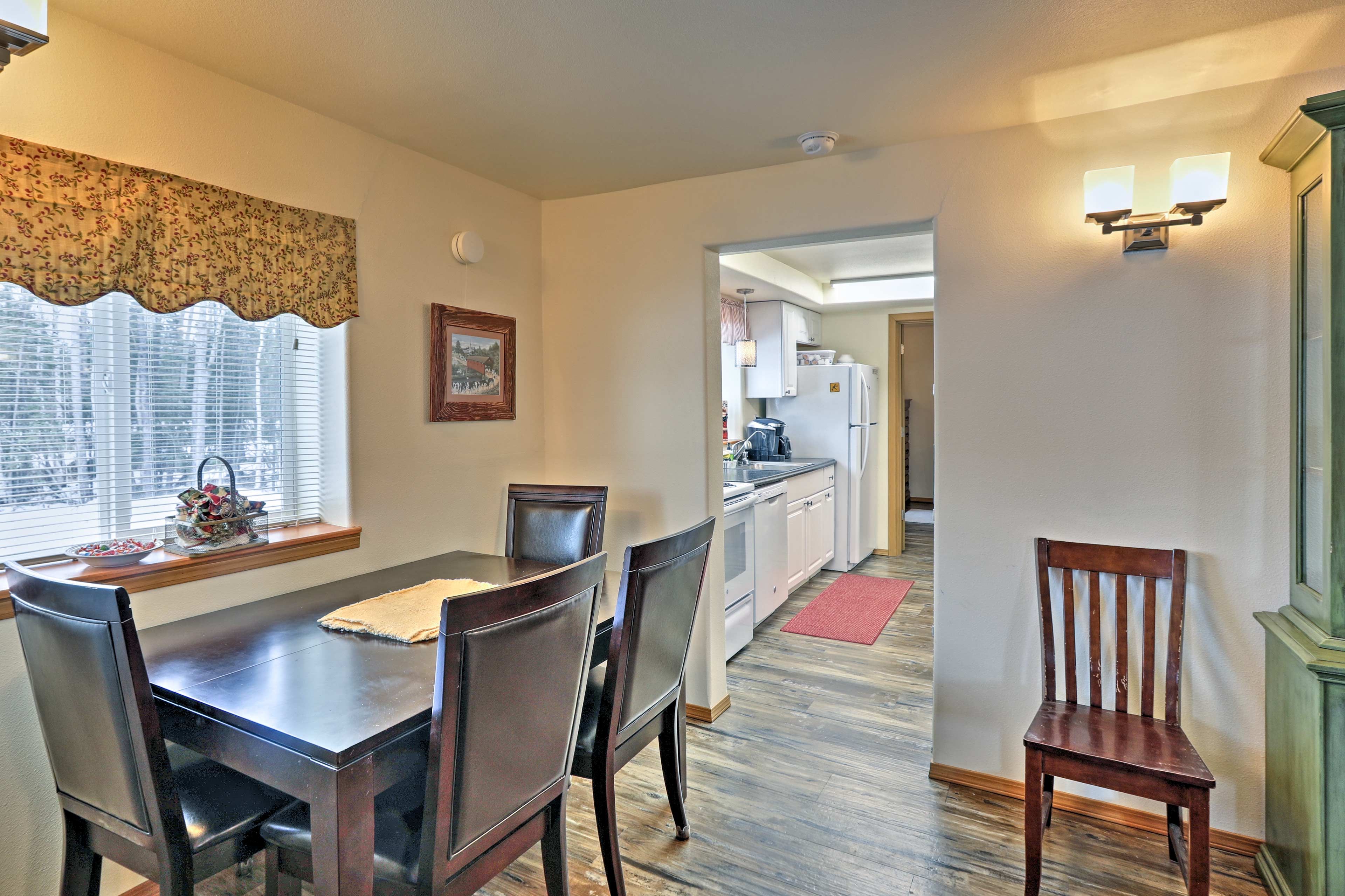 Share meals with your travel companions at the 4-person table.