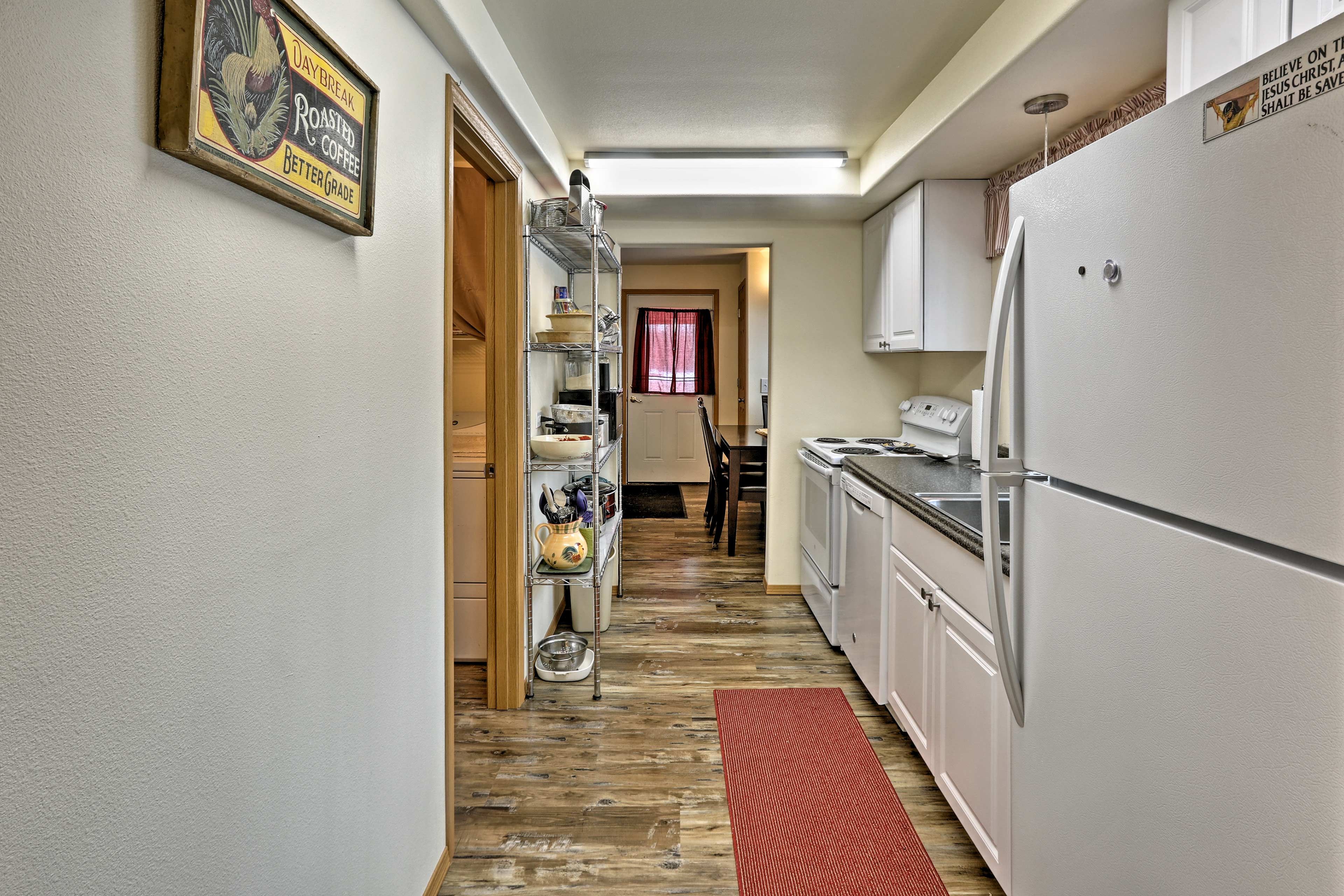 The kitchen is fully equipped with all your cooking necessities!