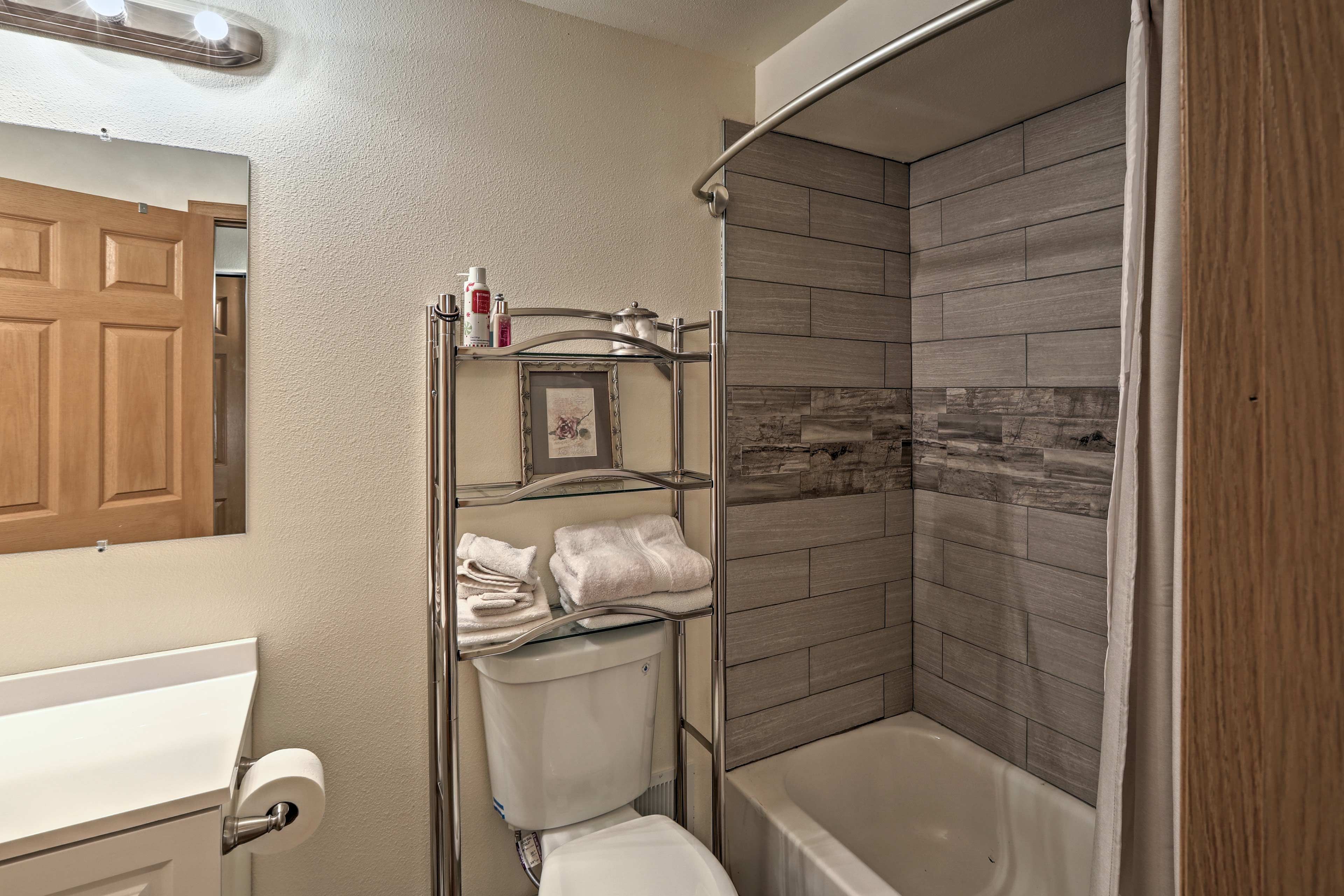 The full bathroom features a shower/tub combo.
