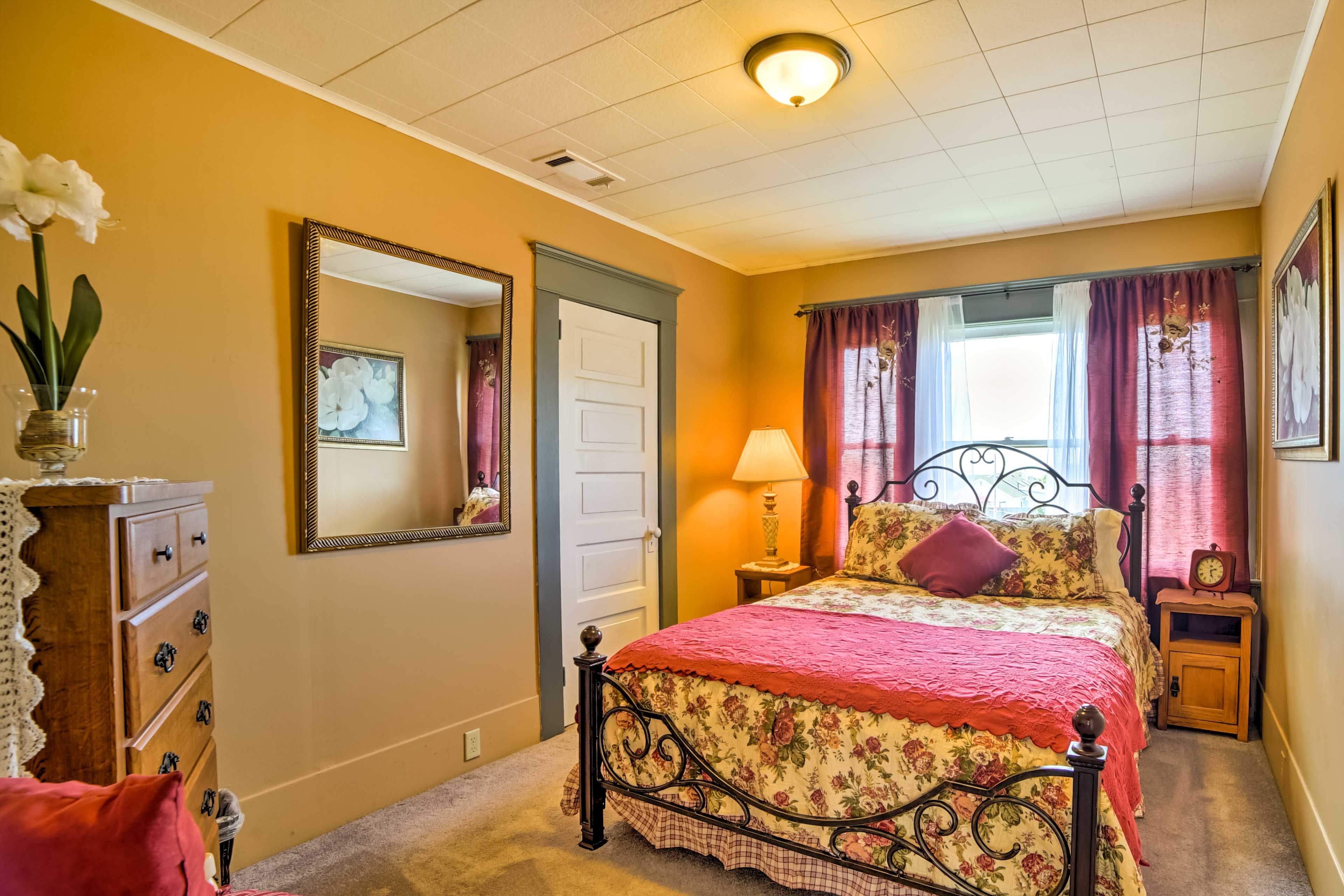 Bedroom 3 | Queen Bed