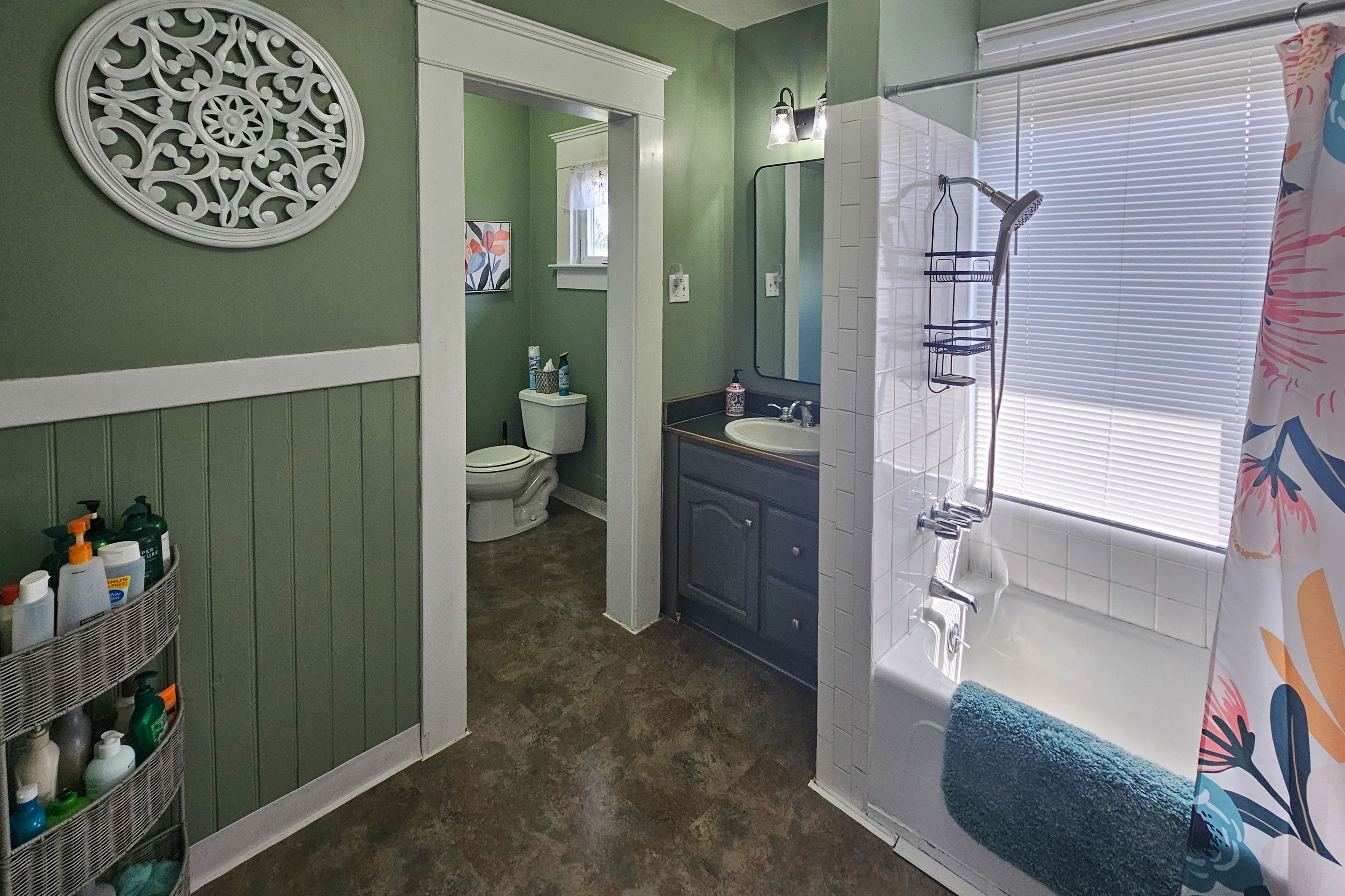 Full Bathroom | 2nd Floor