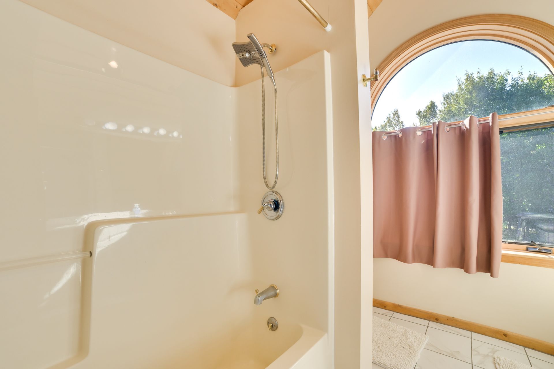 En-suite bathroom — upper level