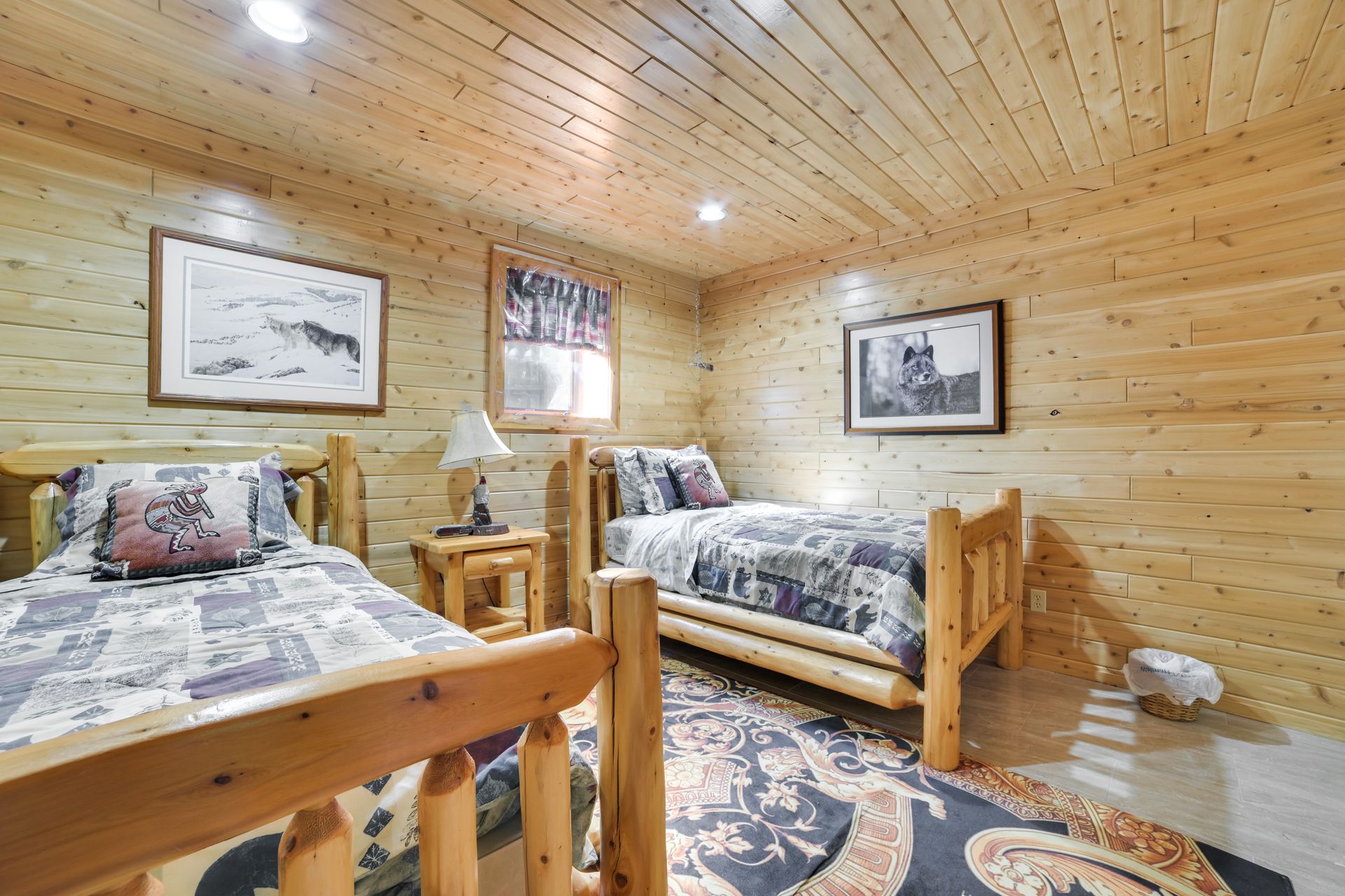 Bedroom 4 — lower level, 2 twin beds