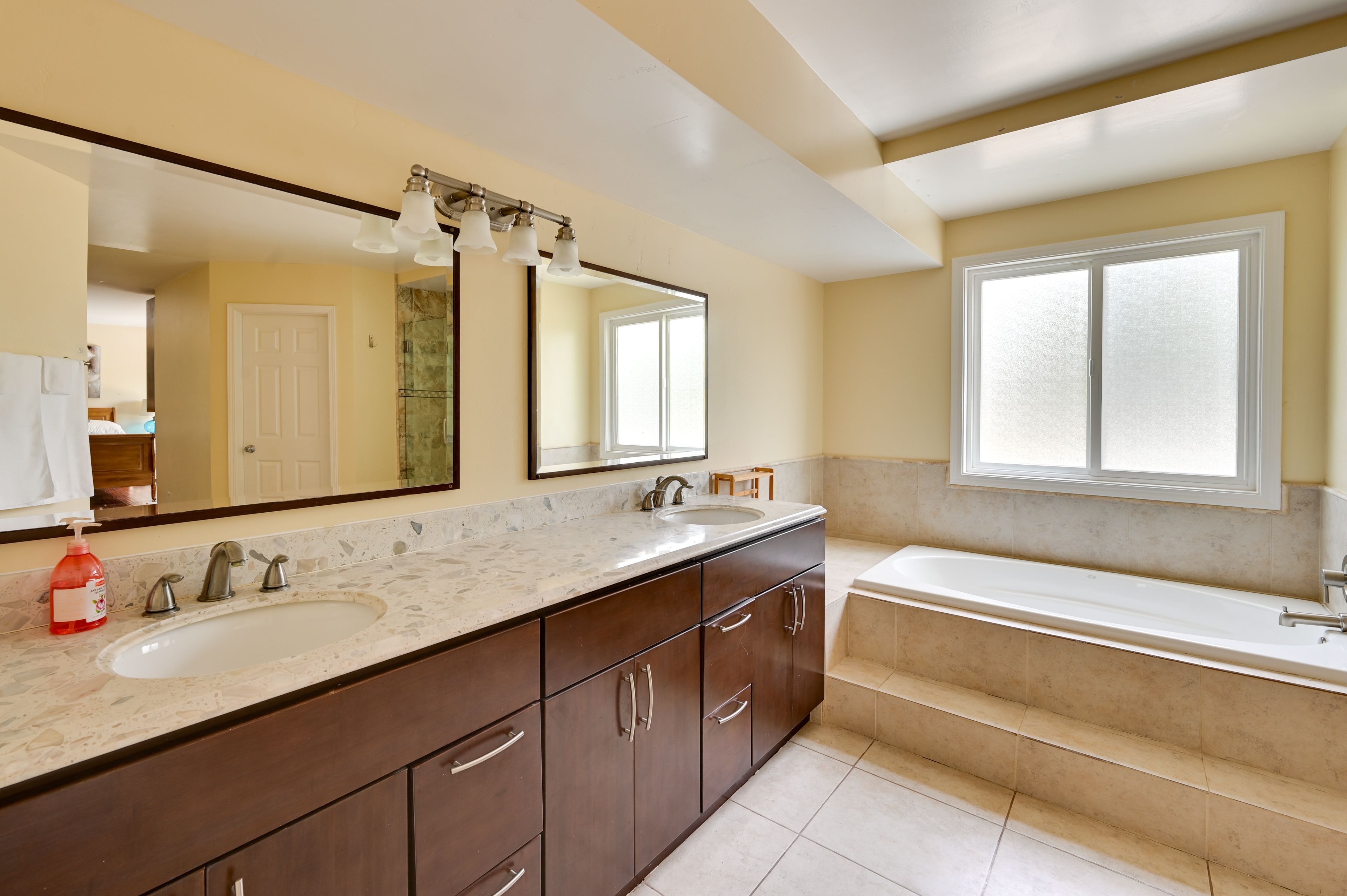 En-Suite Bathroom | Complimentary Toiletries | Towels Provided