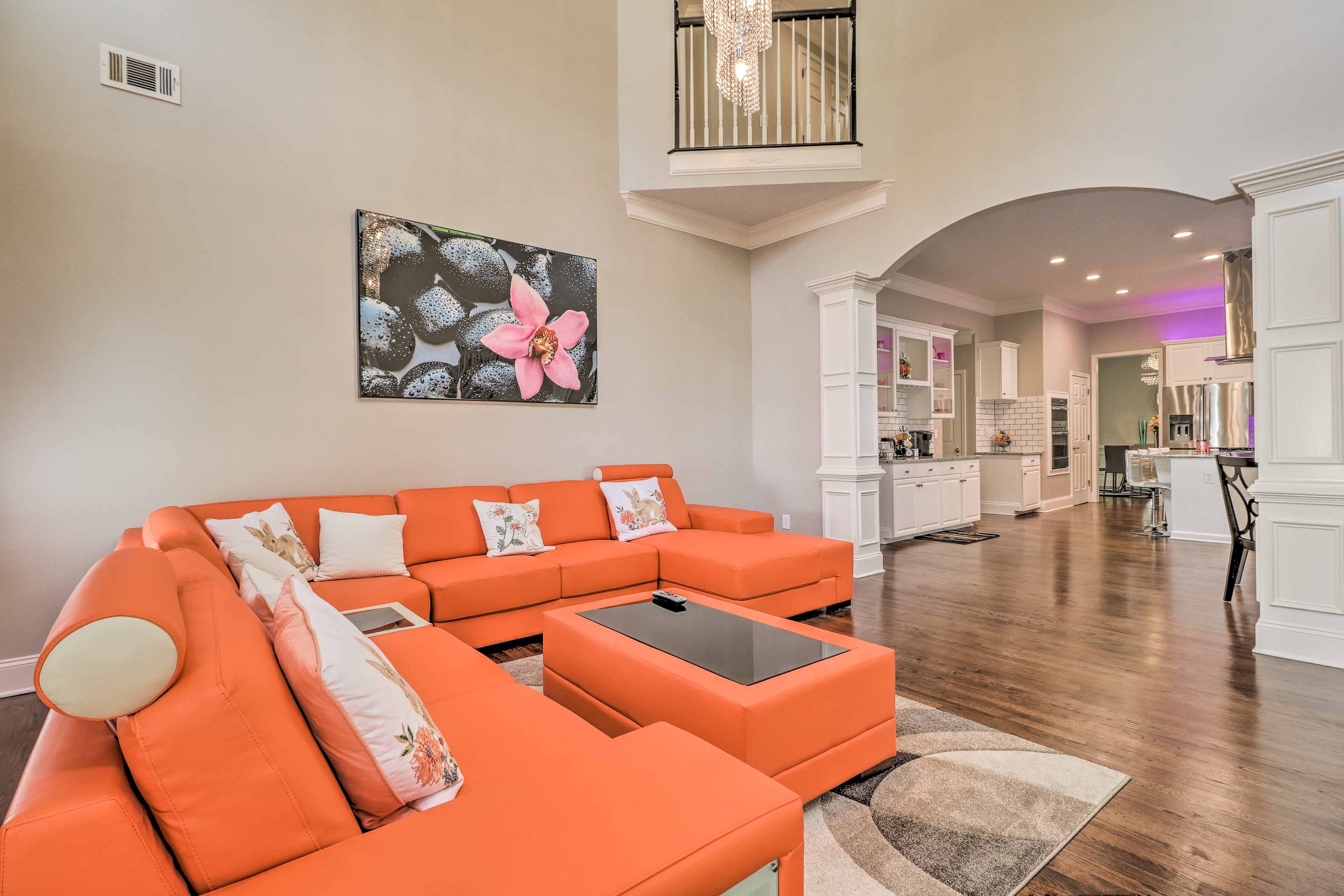 Living Room | Central A/C & Heating | Cable TV | Free WiFi