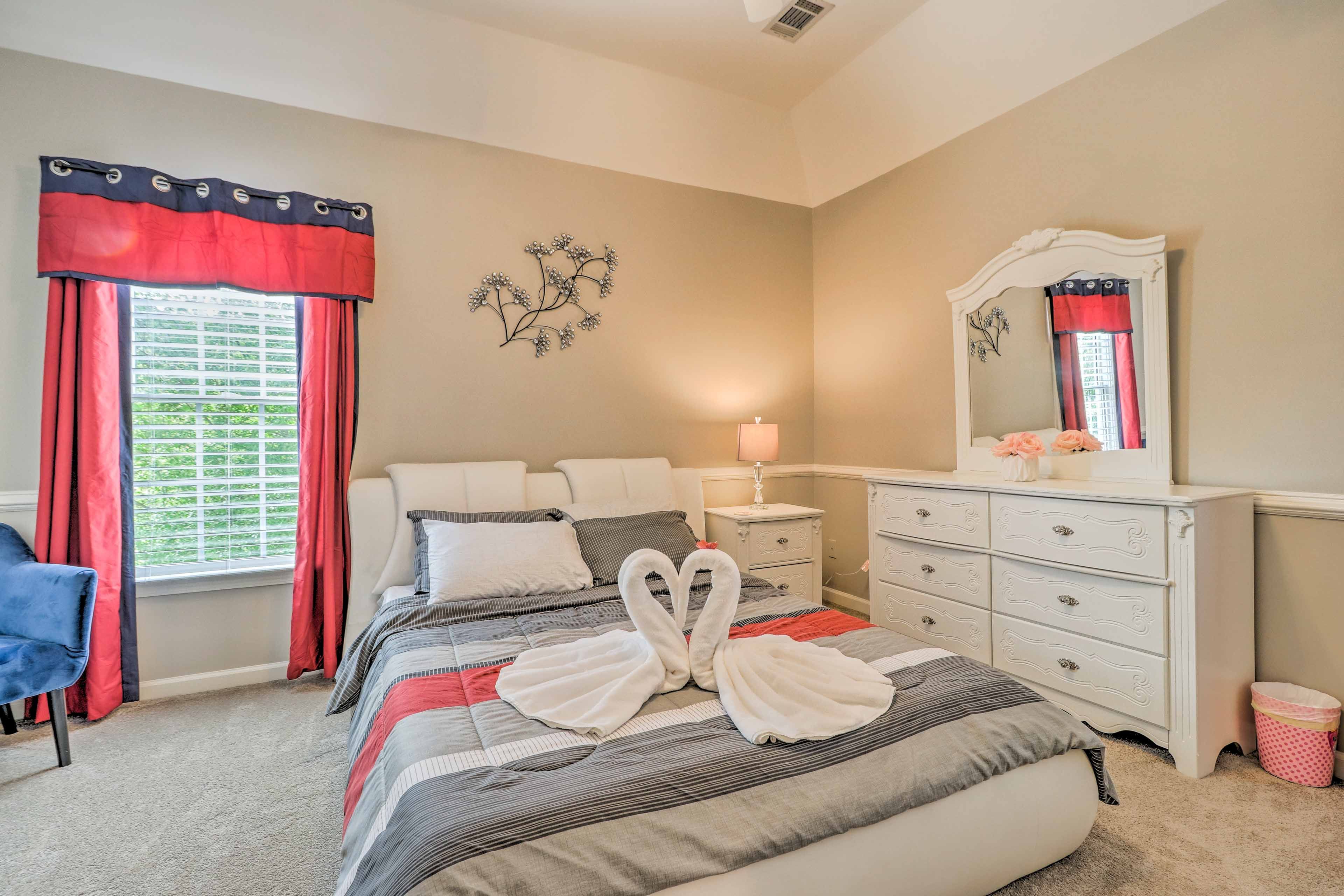 Bedroom 4 | Queen Bed