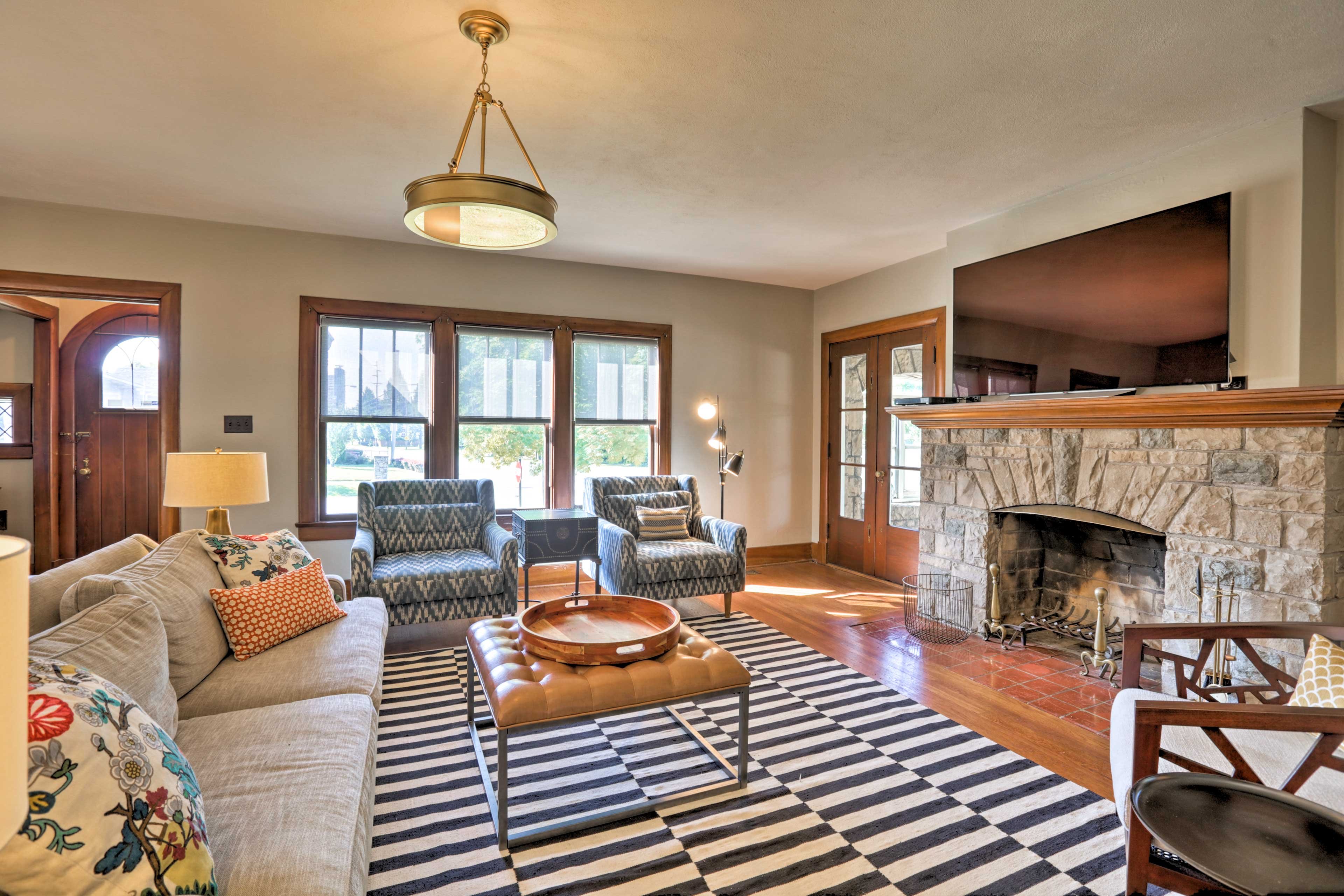 Living Room | Fireplace | Free WiFi | Central A/C & Heating | 1st Floor