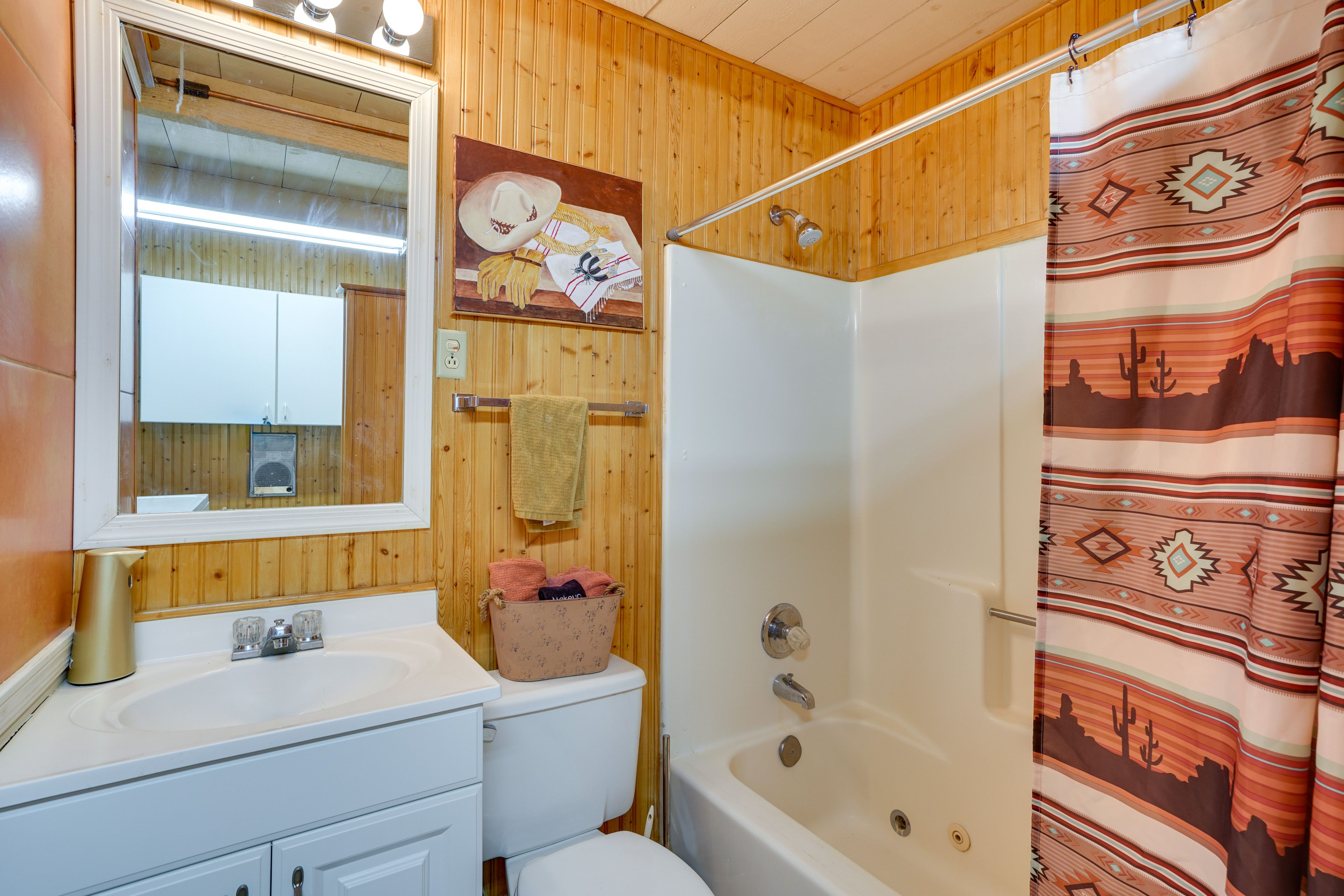 Full Bathroom | Towels Provided | Complimentary Toiletries | Hair Dryer