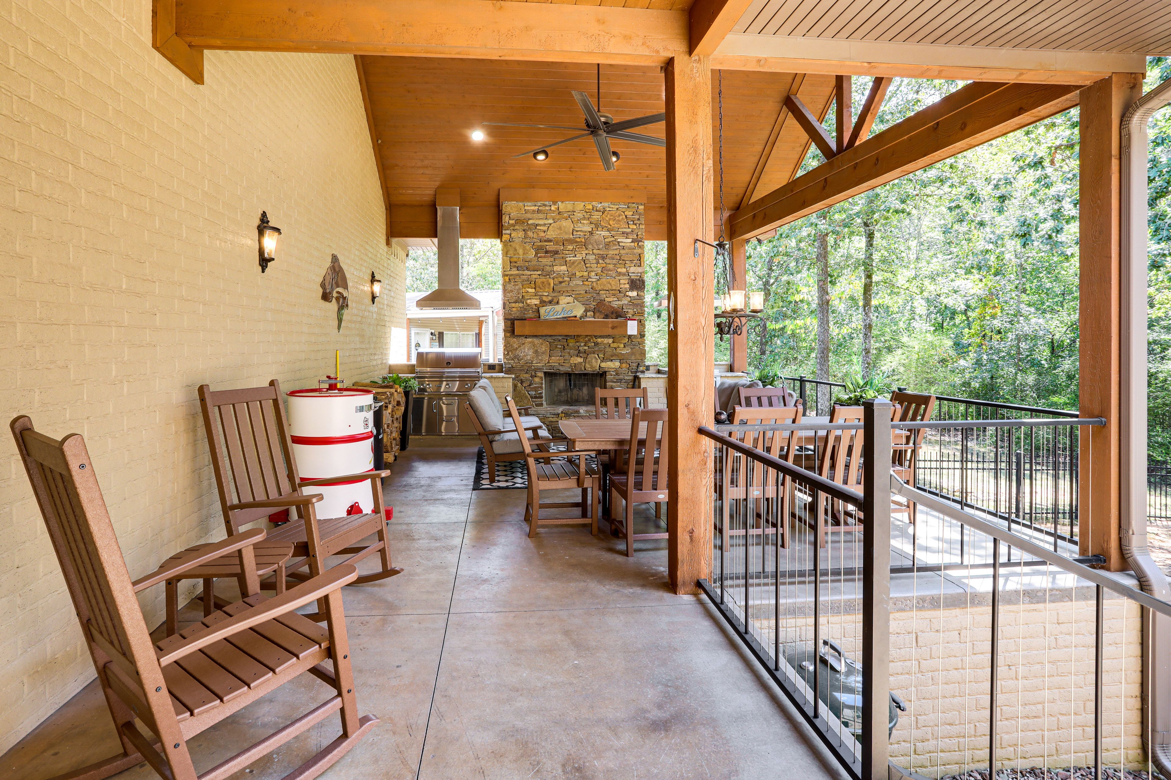 Covered Patio | Outdoor Dining Area