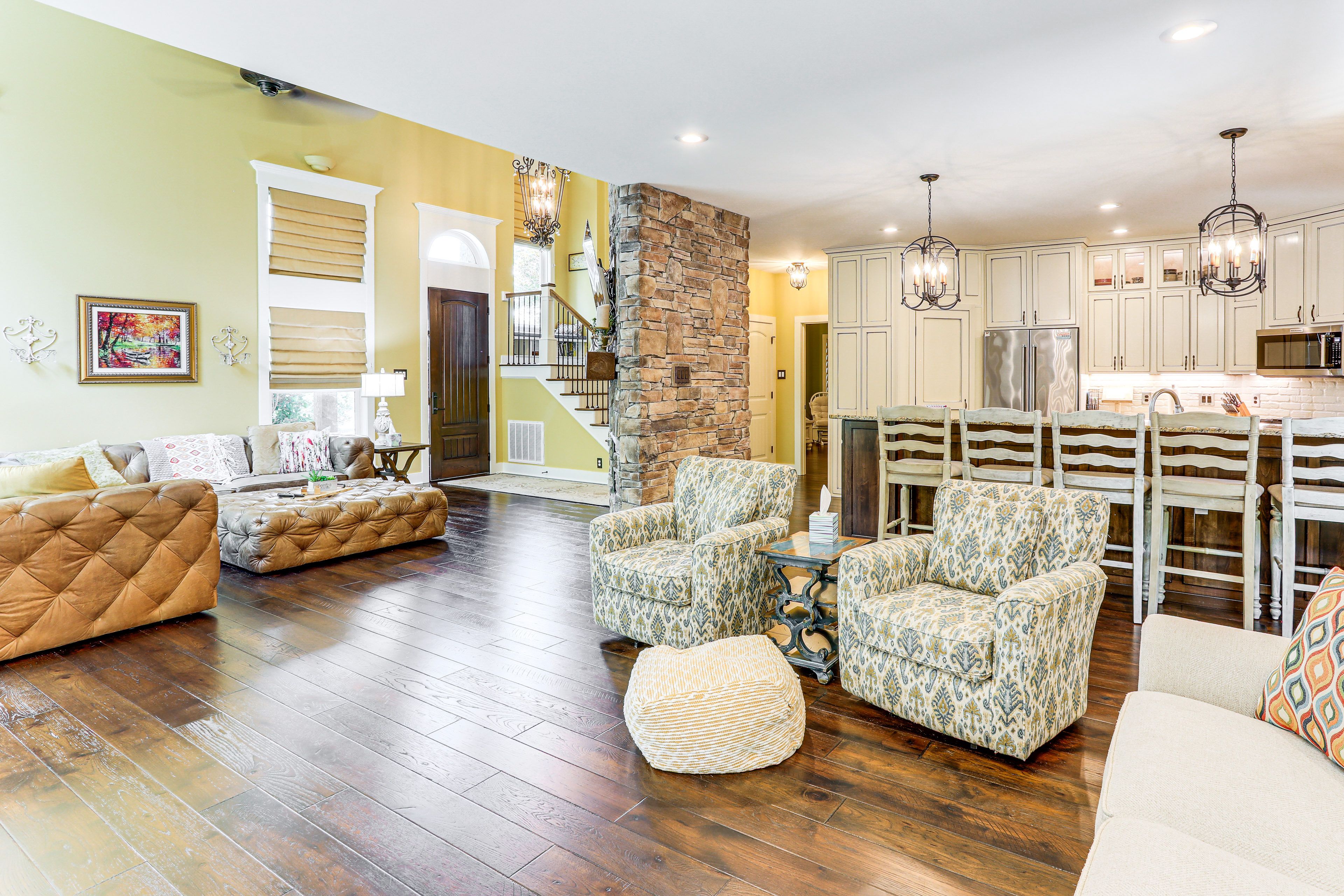Lounge Area | Main Level