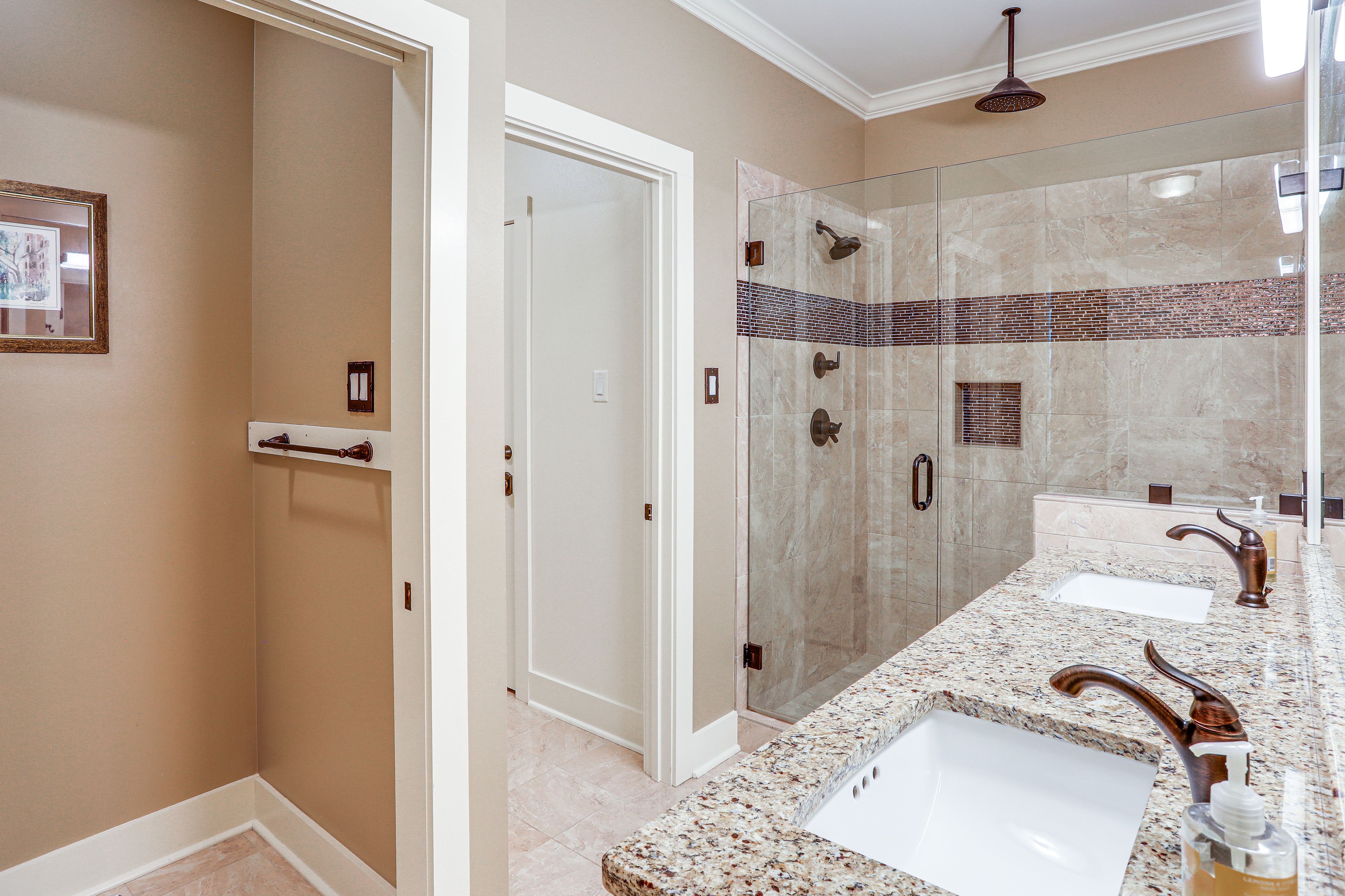 En-Suite Bathroom | Main Level | Linens & Towels Provided
