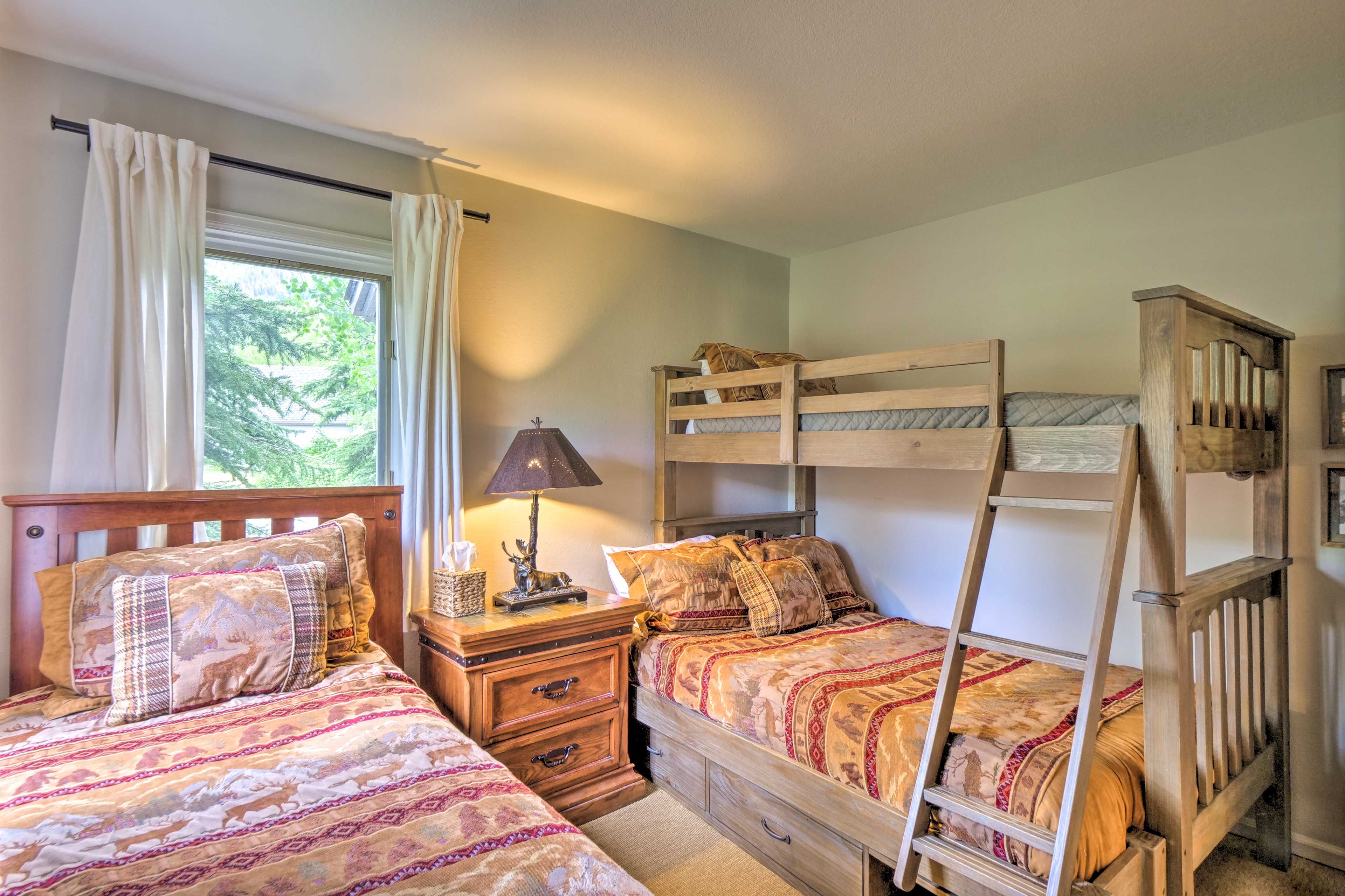 Bedroom 3 | Twin/Full Bunk Bed | Twin Bed