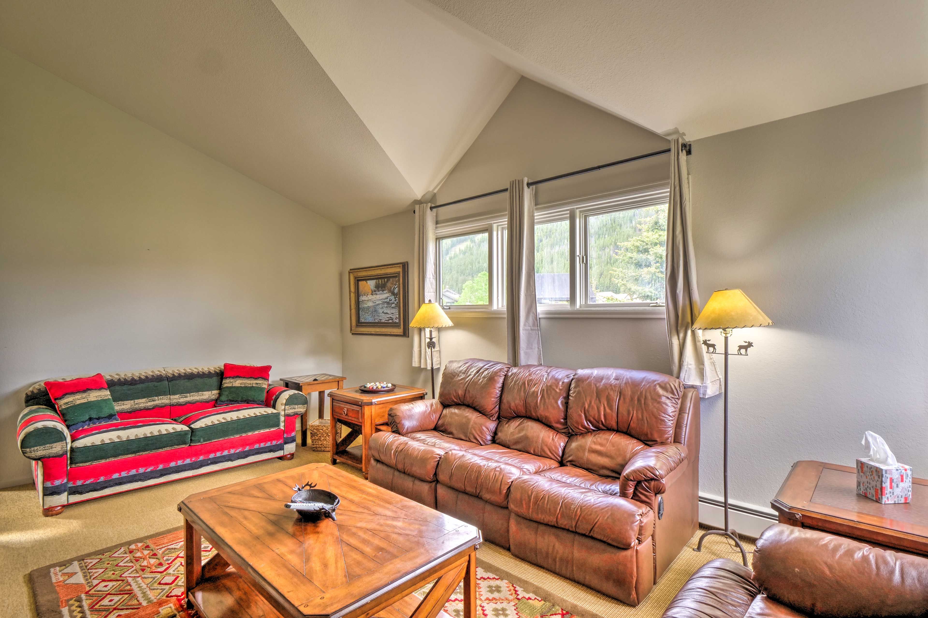 2nd Living Room