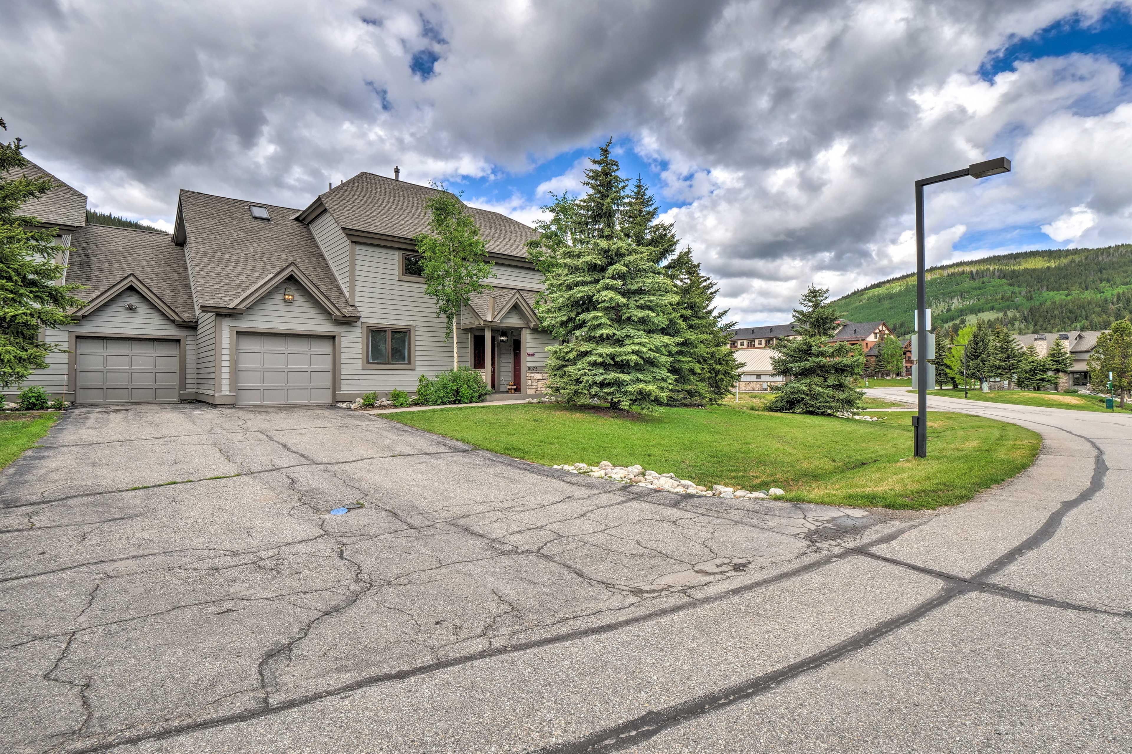 Parking | Garage (1 Vehicle) | Shared Driveway (2 Vehicles)