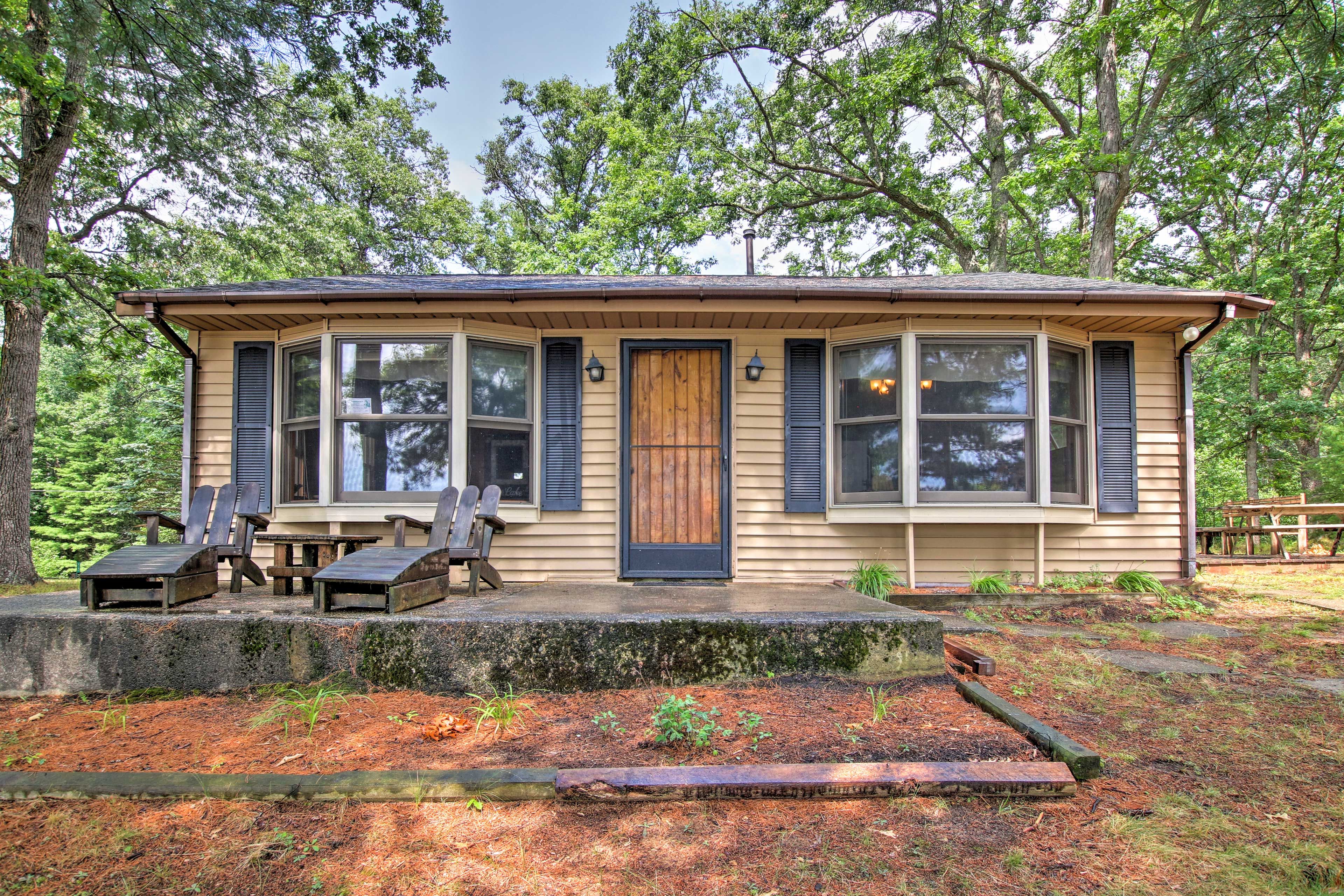 Call this knotty pine home your Up North getaway!