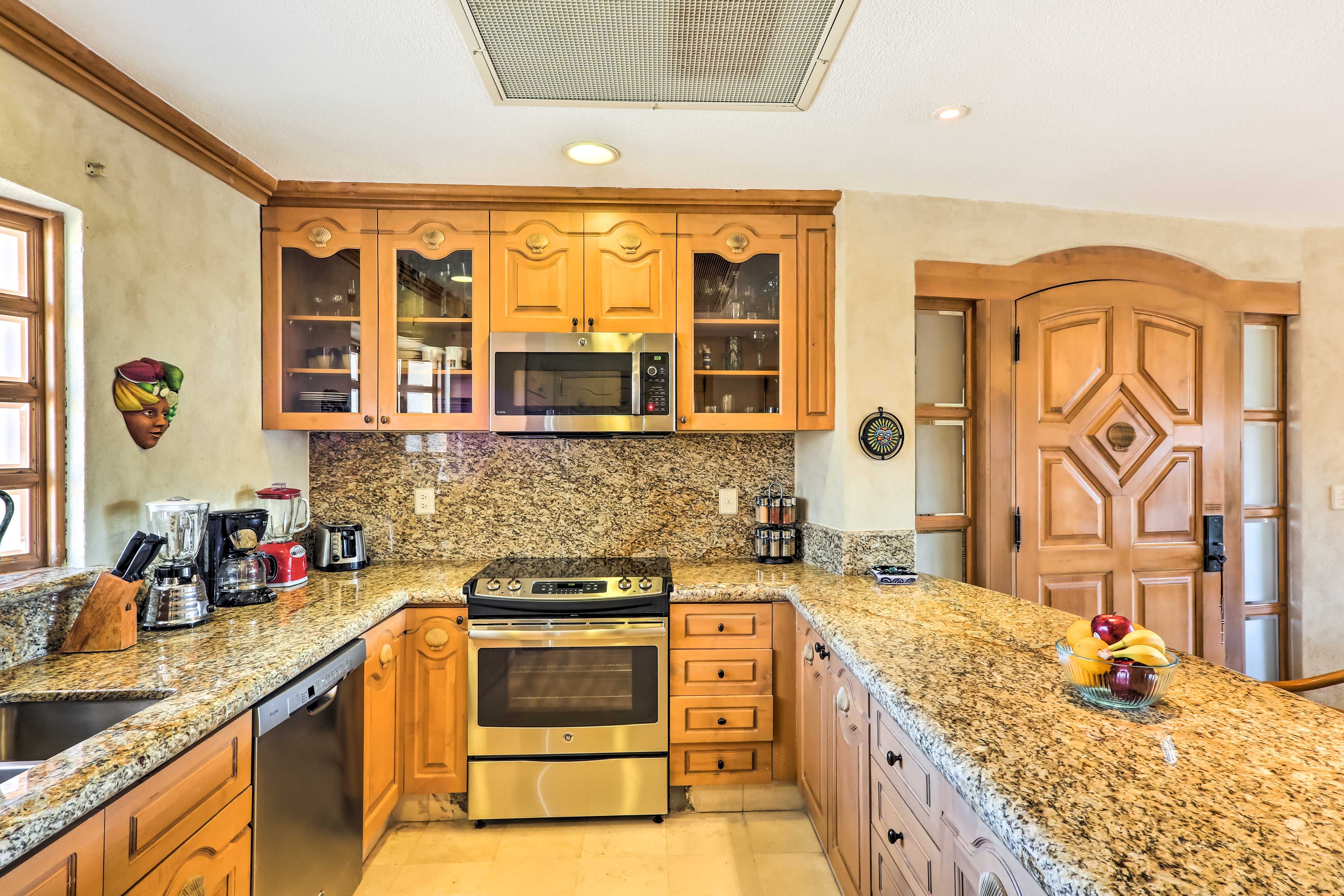 Kitchen | Cooking Basics | Coffee Maker | Paper Towels/Trash Bags Provided