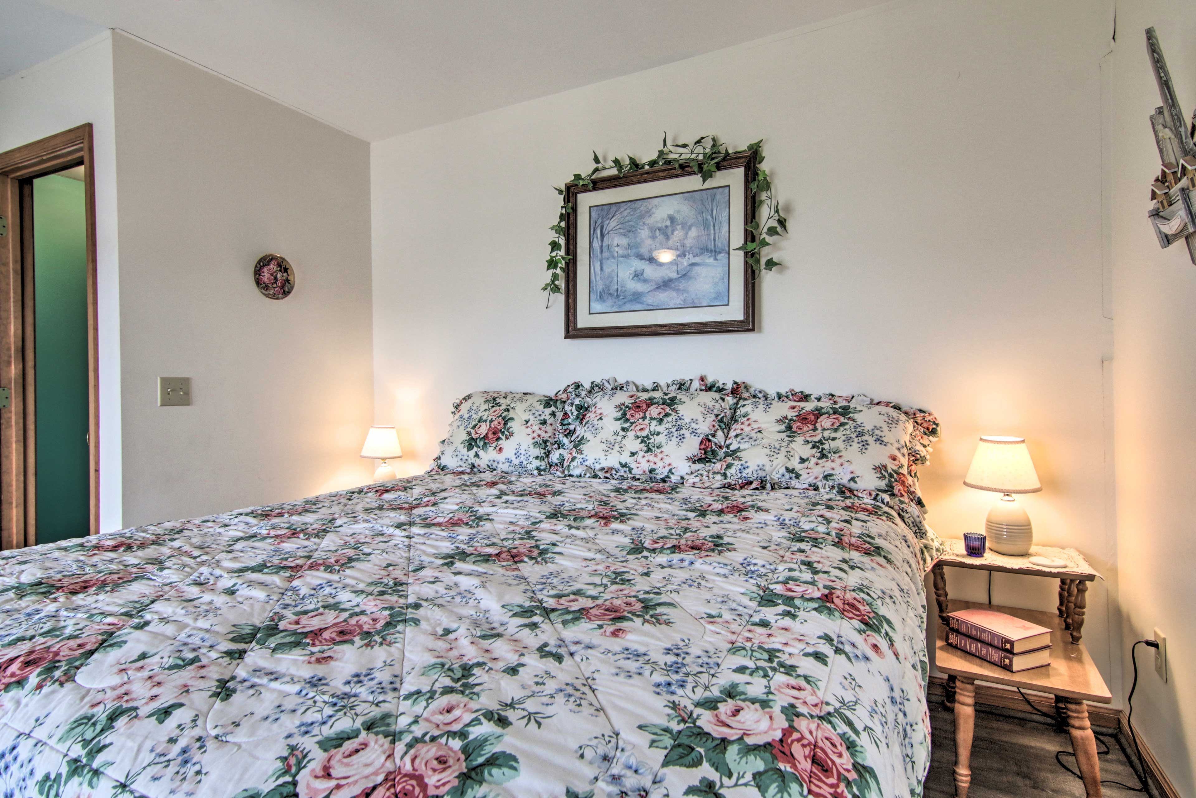 Bedroom 1 | King Bed | Deck Access