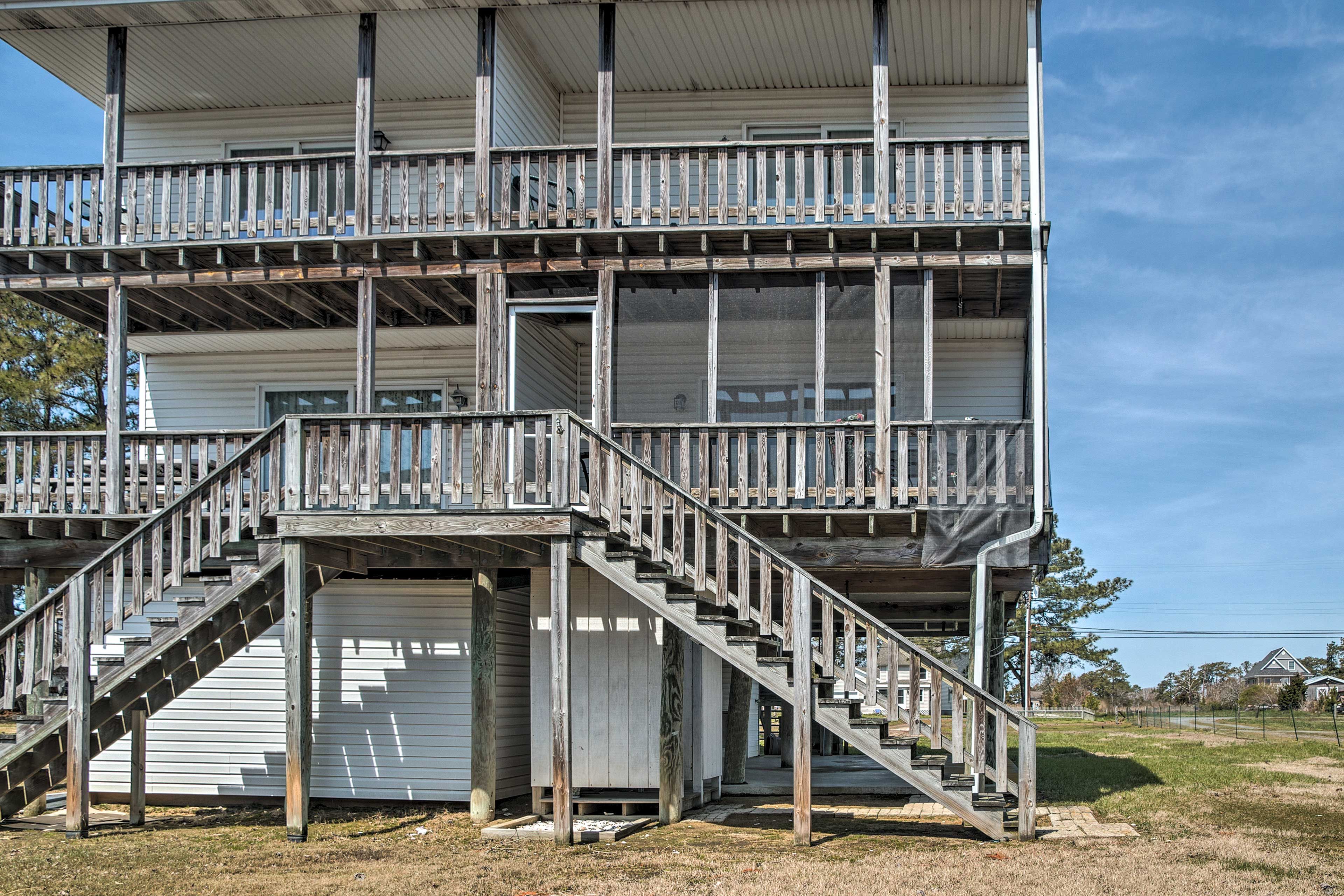 Exterior | Ample Driveway Parking