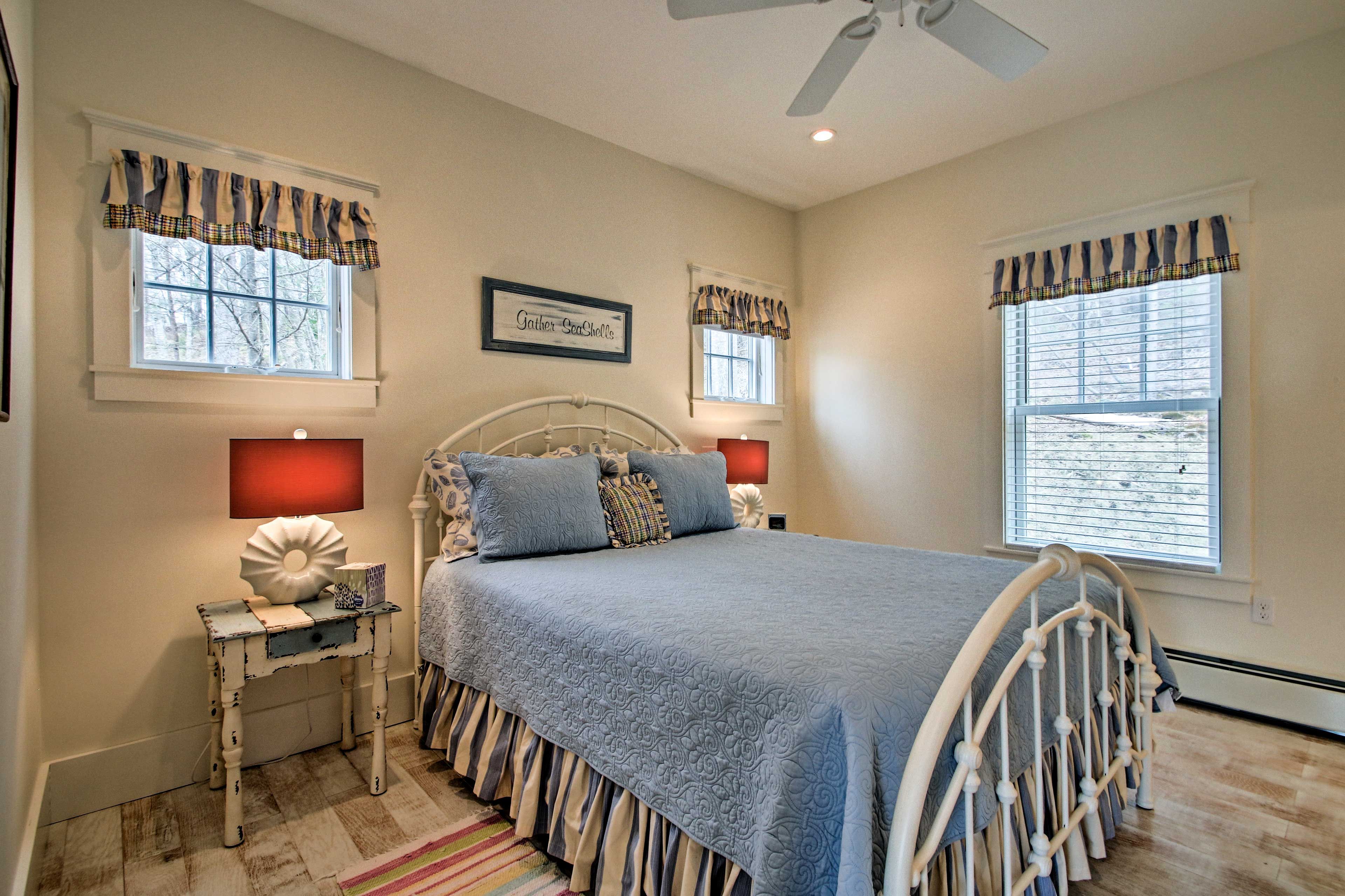 Bedroom 1 | Queen Bed | Linens Provided