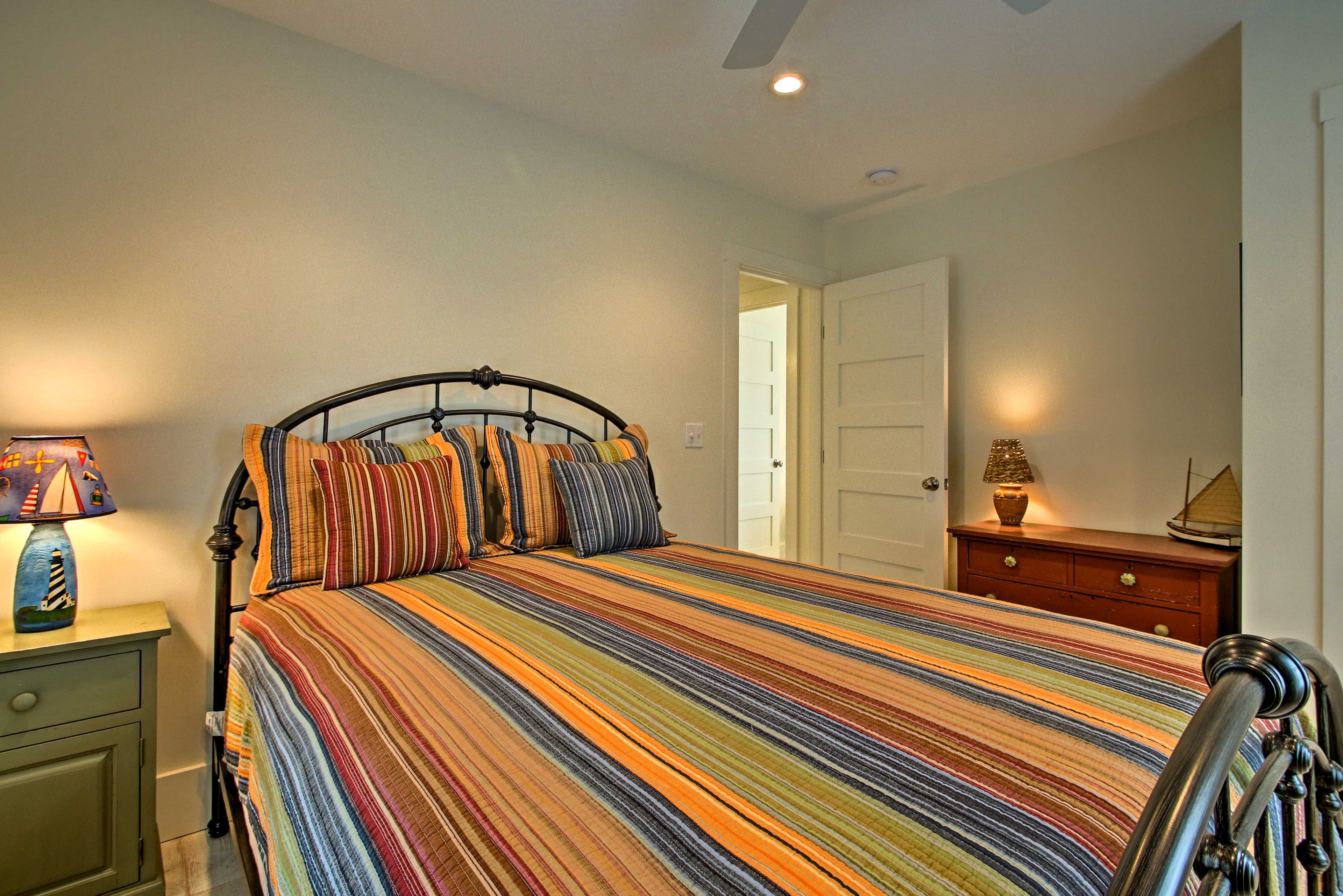 Bedroom 3 | Queen Bed