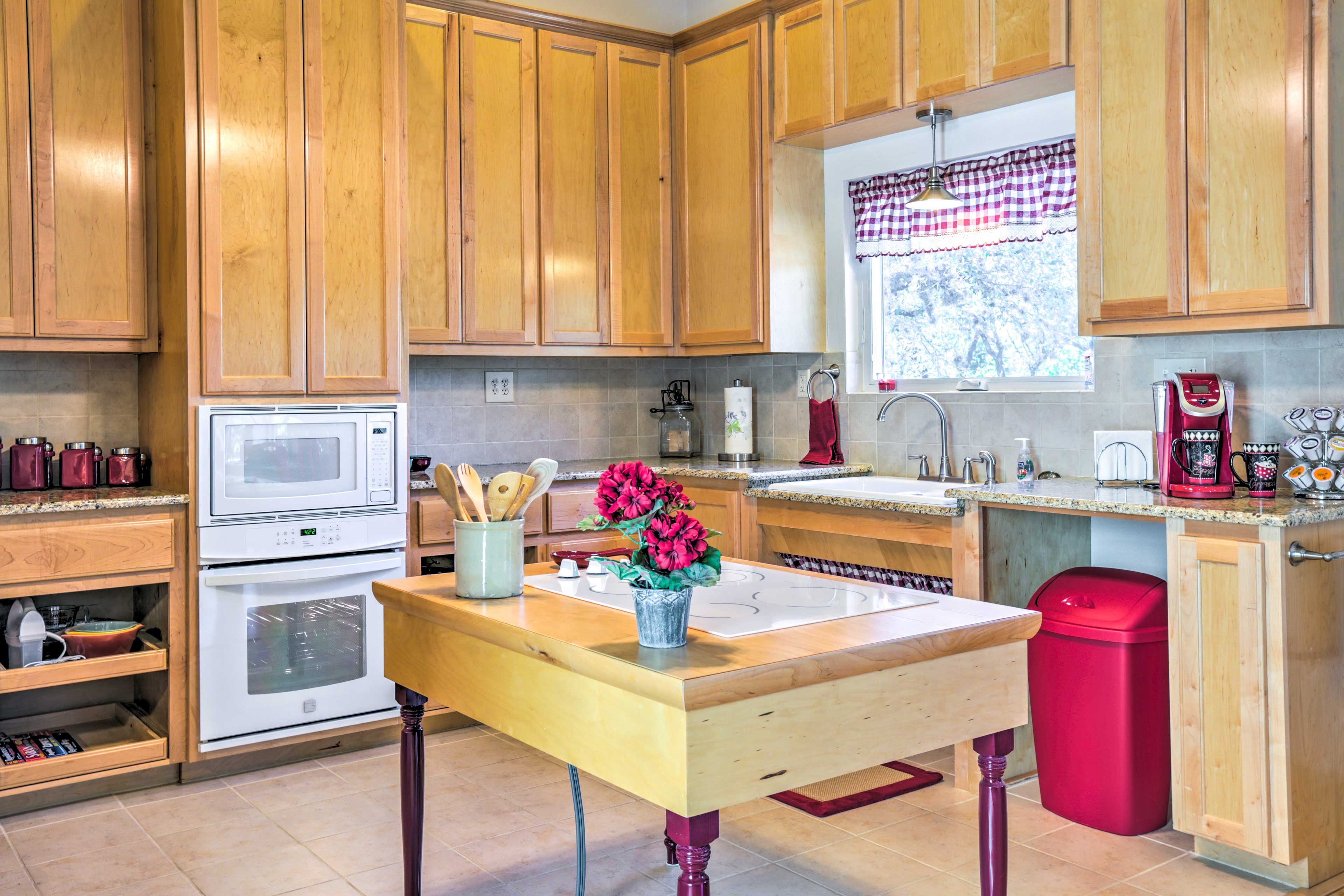 Kitchen | Cooking Basics | Coffee Maker | Paper Towels/Trash Bags Provided