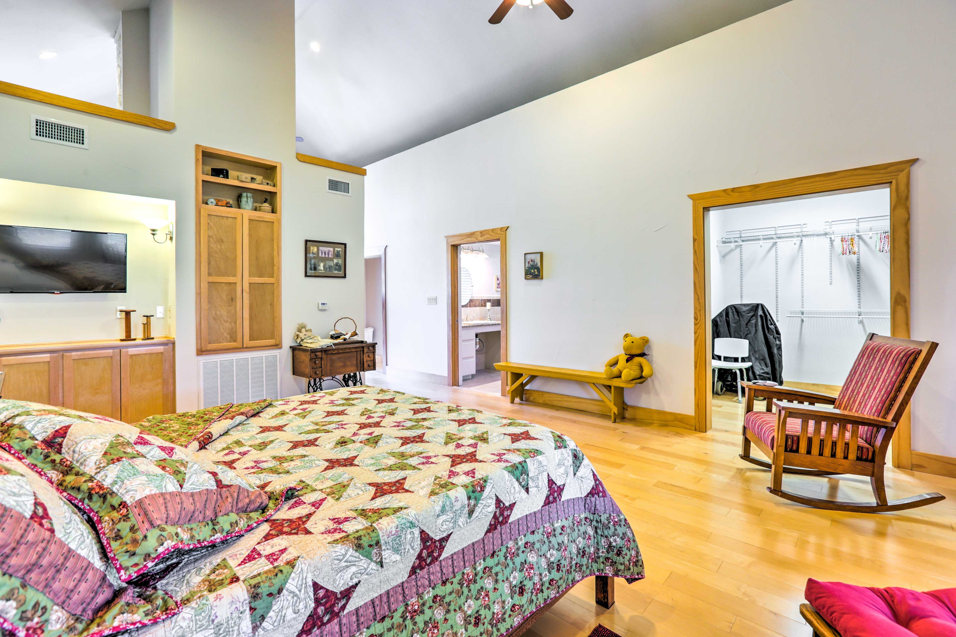Bedroom 1 | Queen Bed | Linens Provided