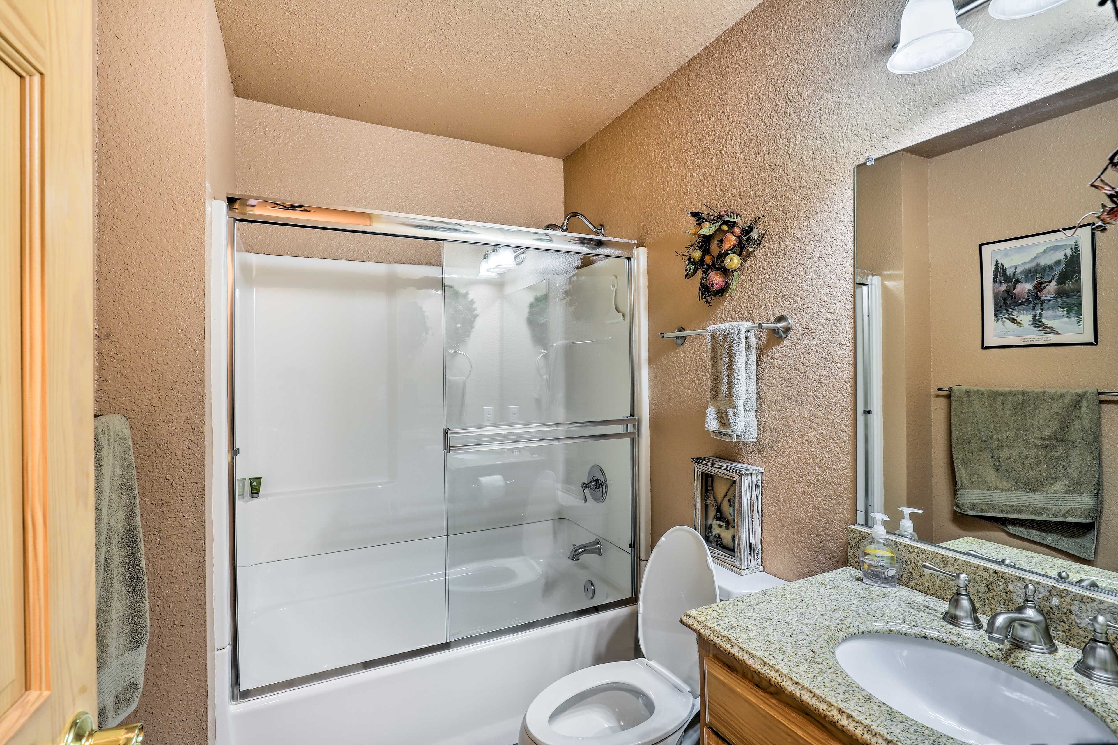 Full Bathroom | Linens & Towels | Hair Dryer | Iron & Board