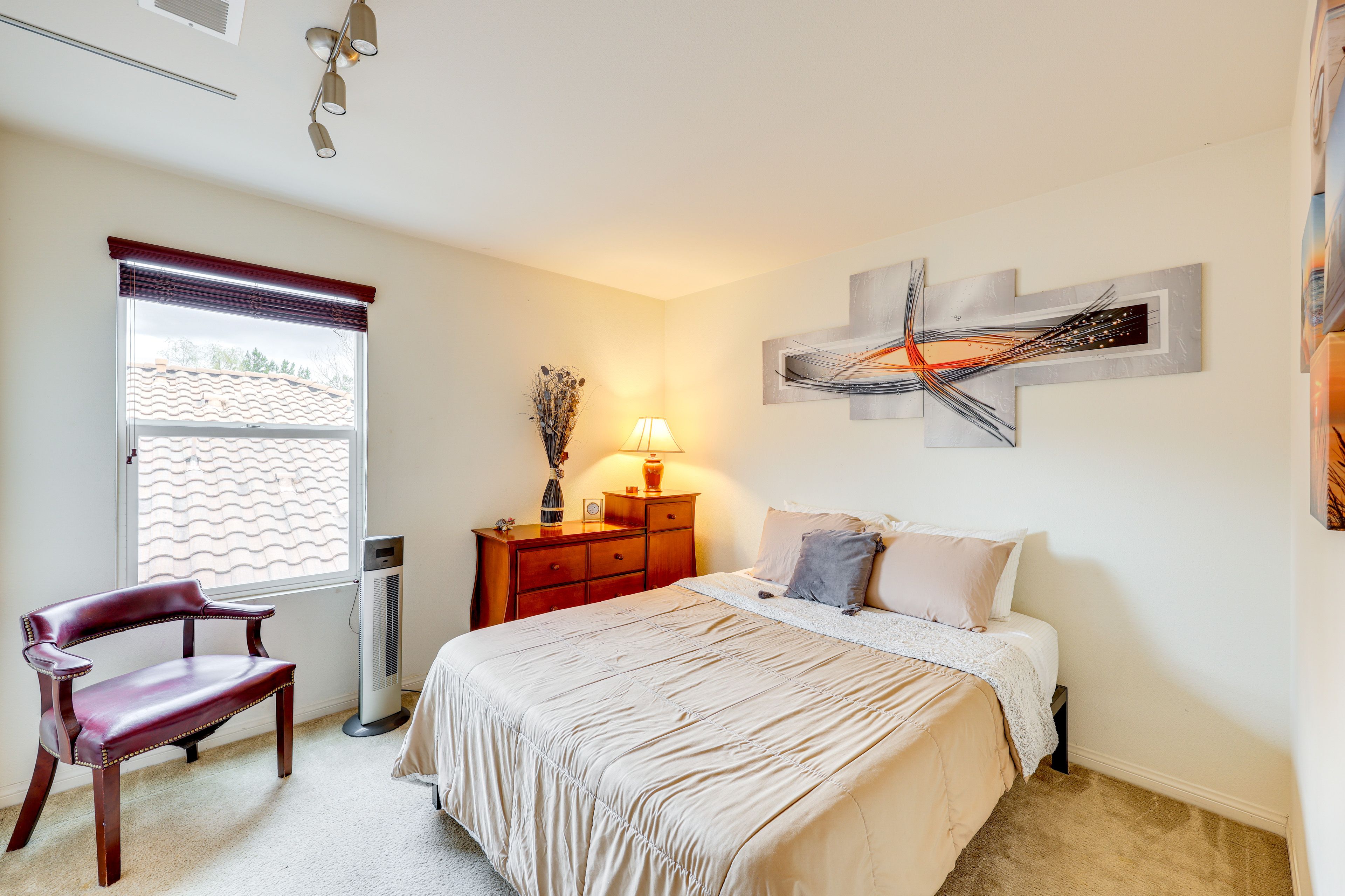 Bedroom 2 | Queen Bed