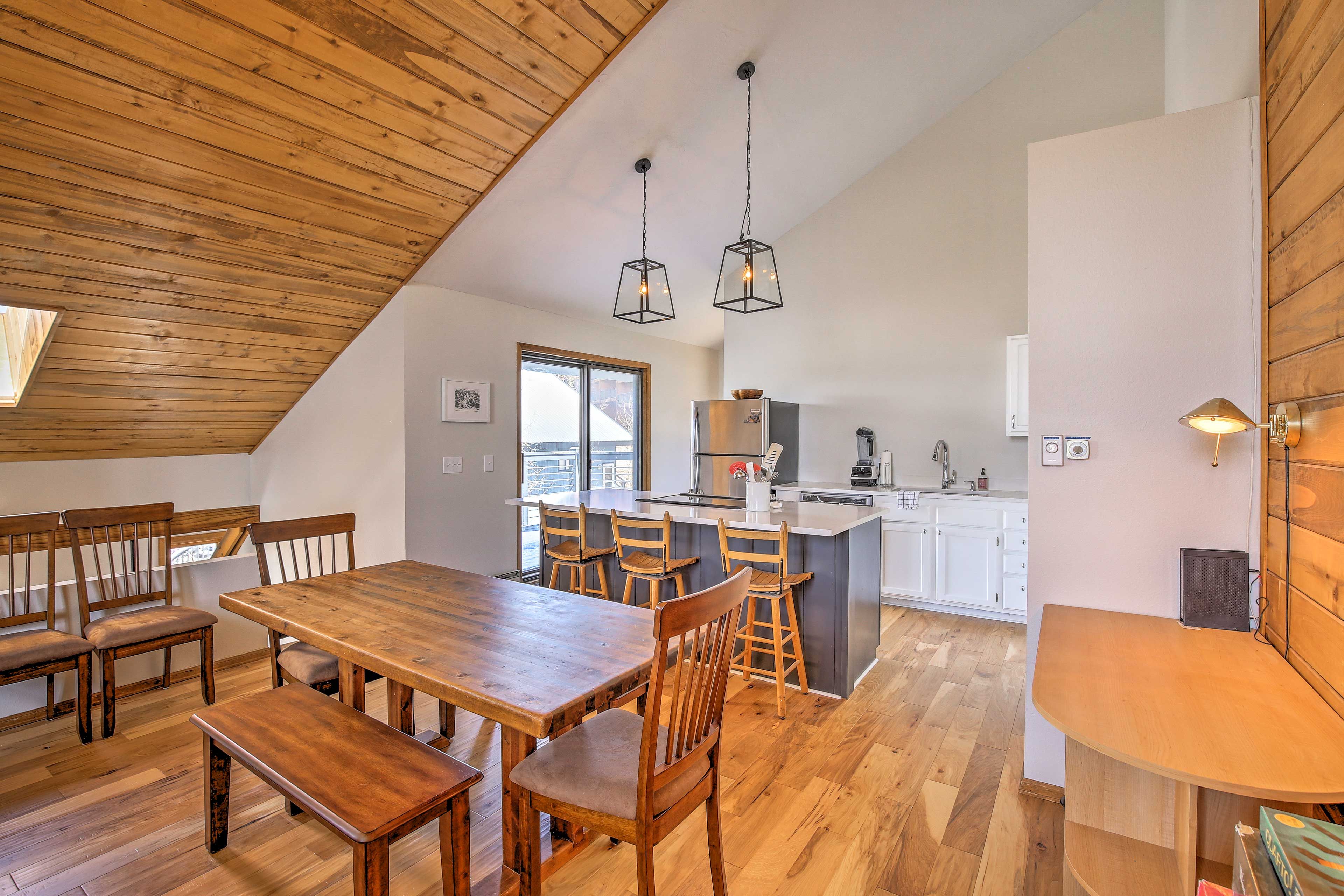 Kitchen / Dining Area