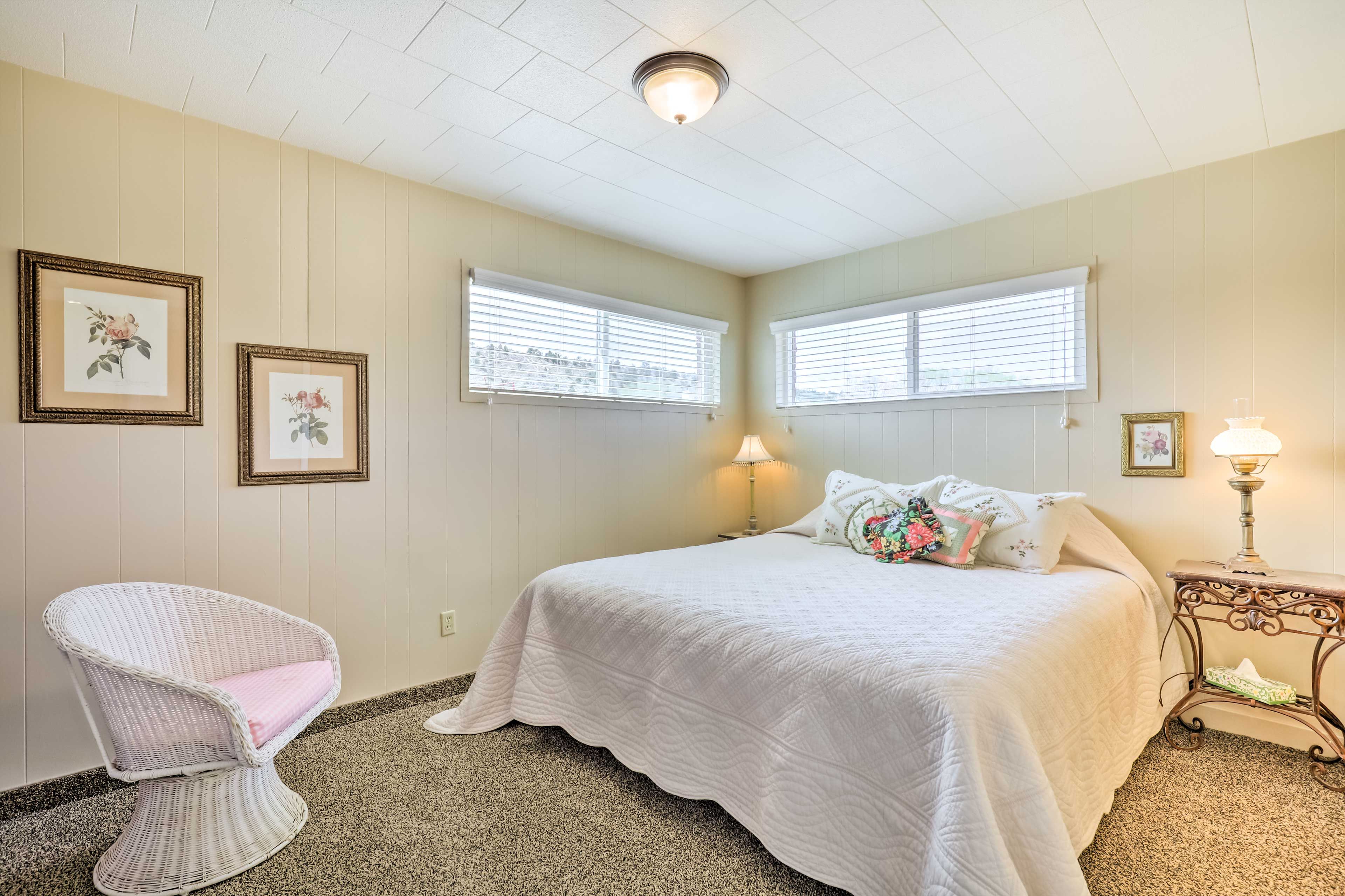 Bedroom 1 | King Bed | Linens Provided