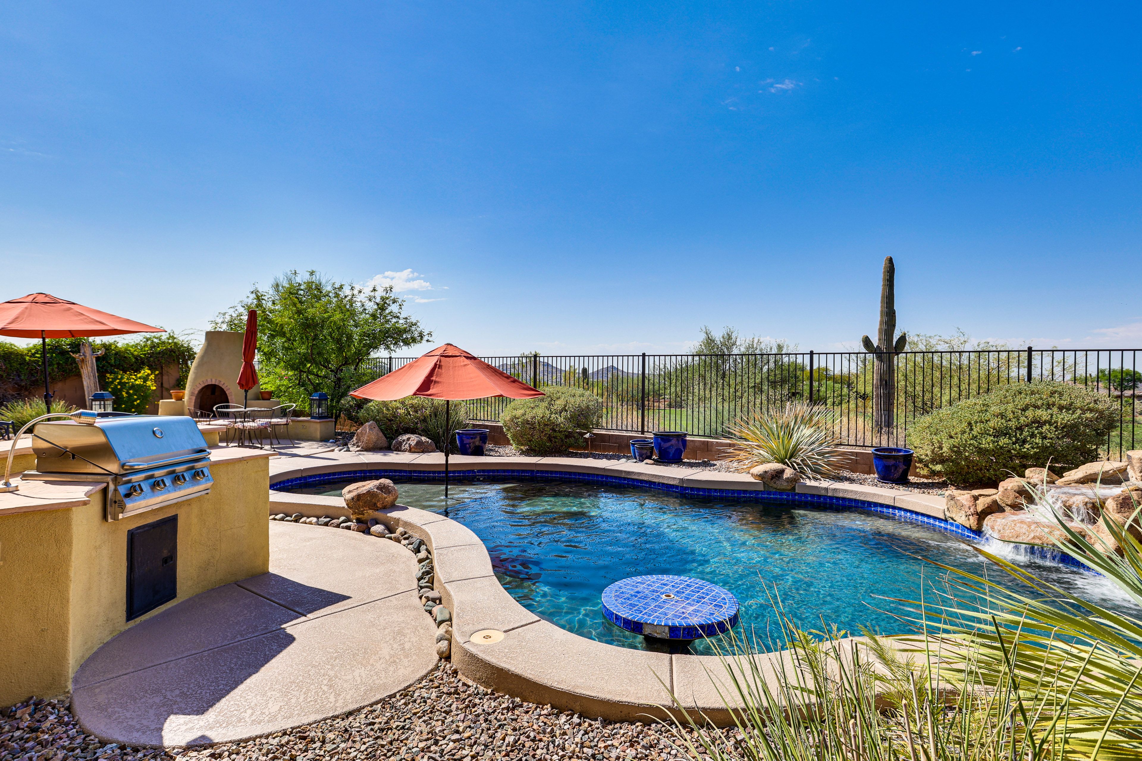 Backyard w/ Private Pool | Swim-Up Bar