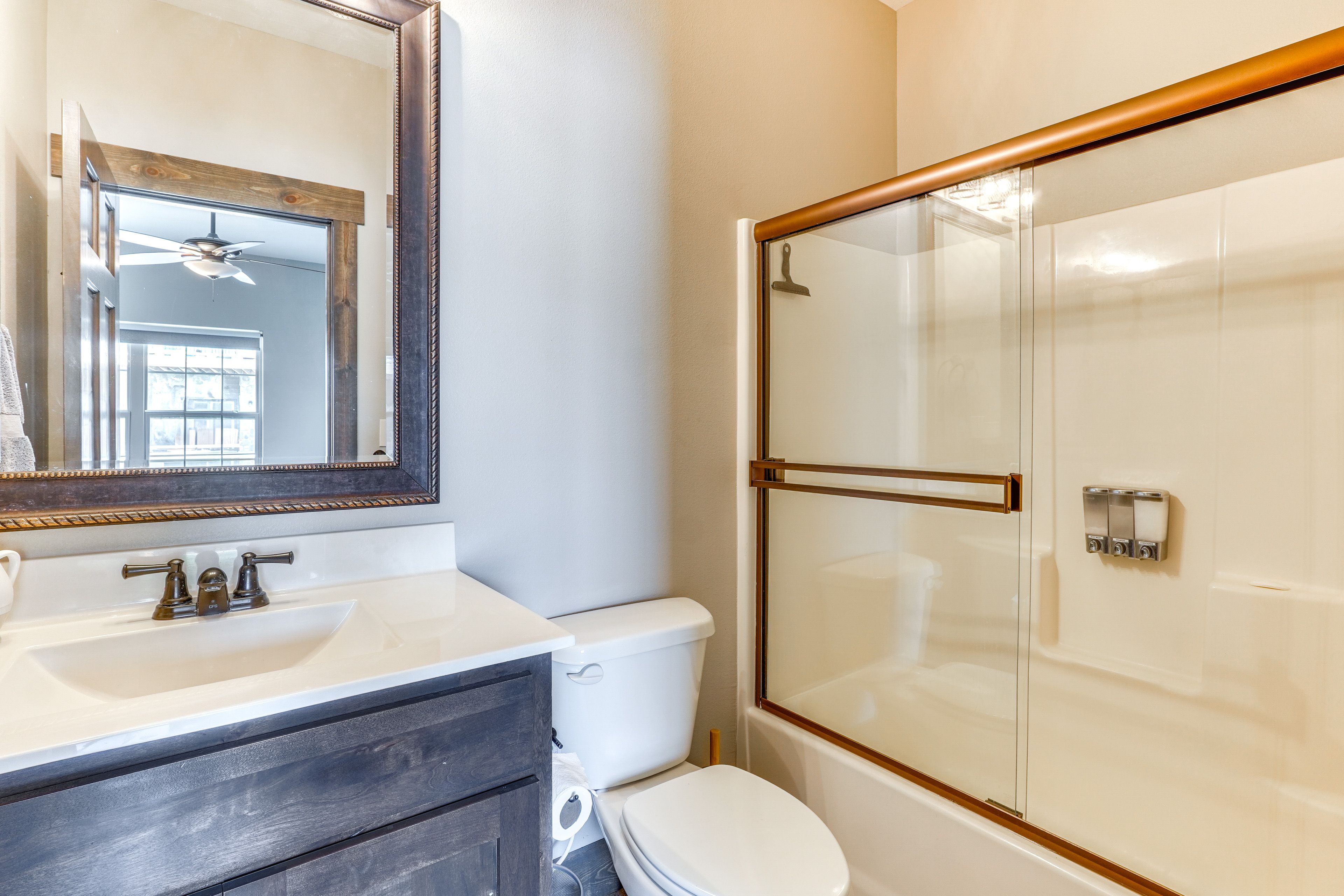 Full Bathroom | 1st Floor