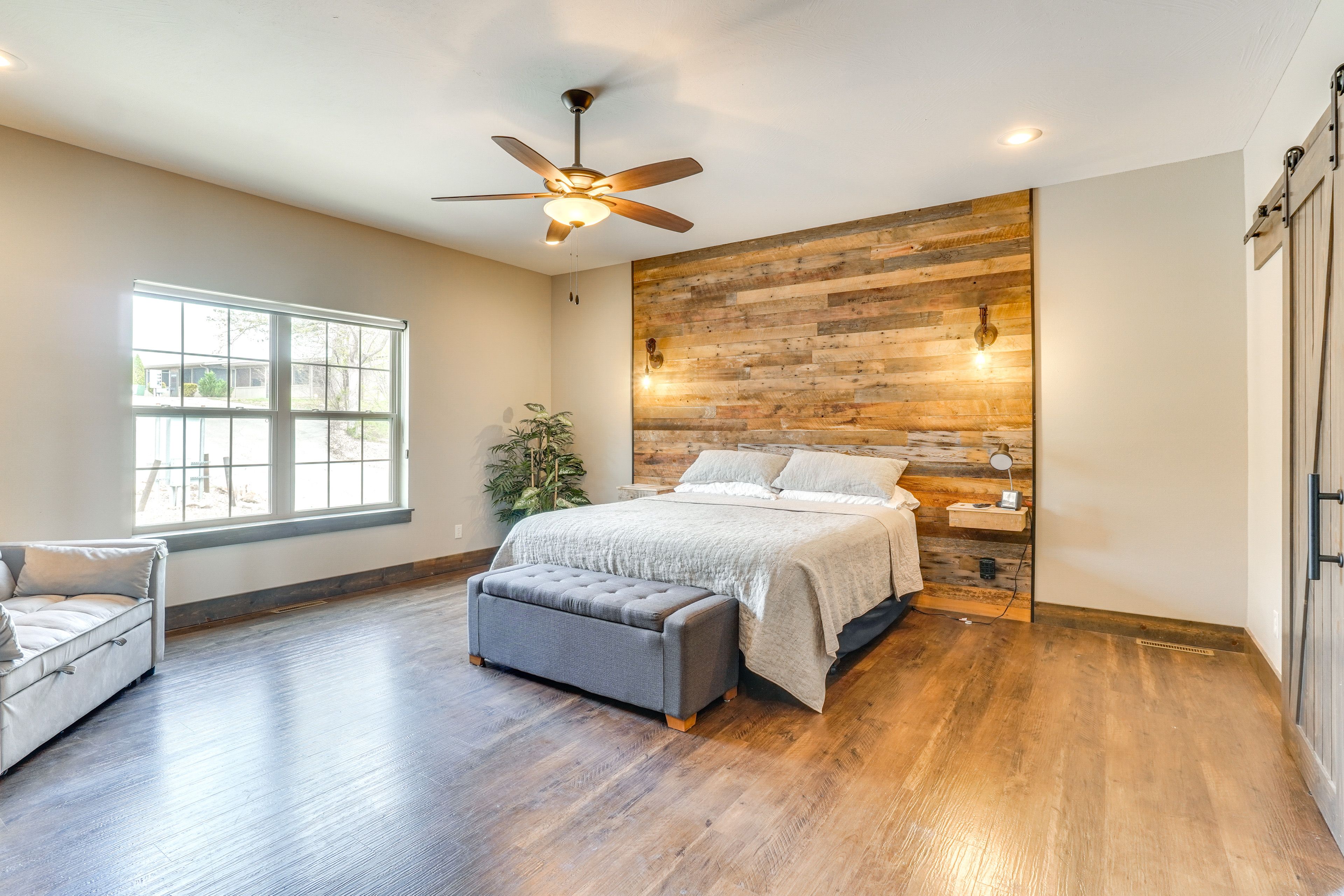 Bedroom 2 | King Bed | En-Suite Bathroom | 1st Floor