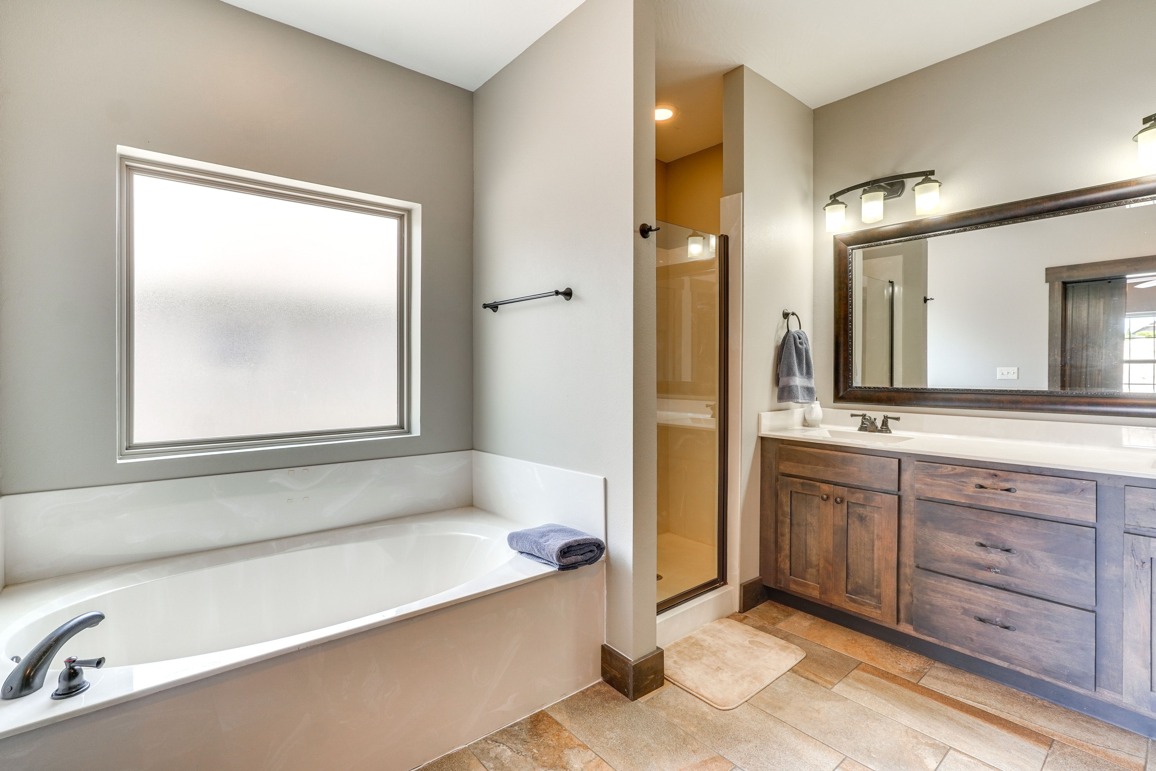 En-Suite Bathroom | Towels Provided | 1st Floor