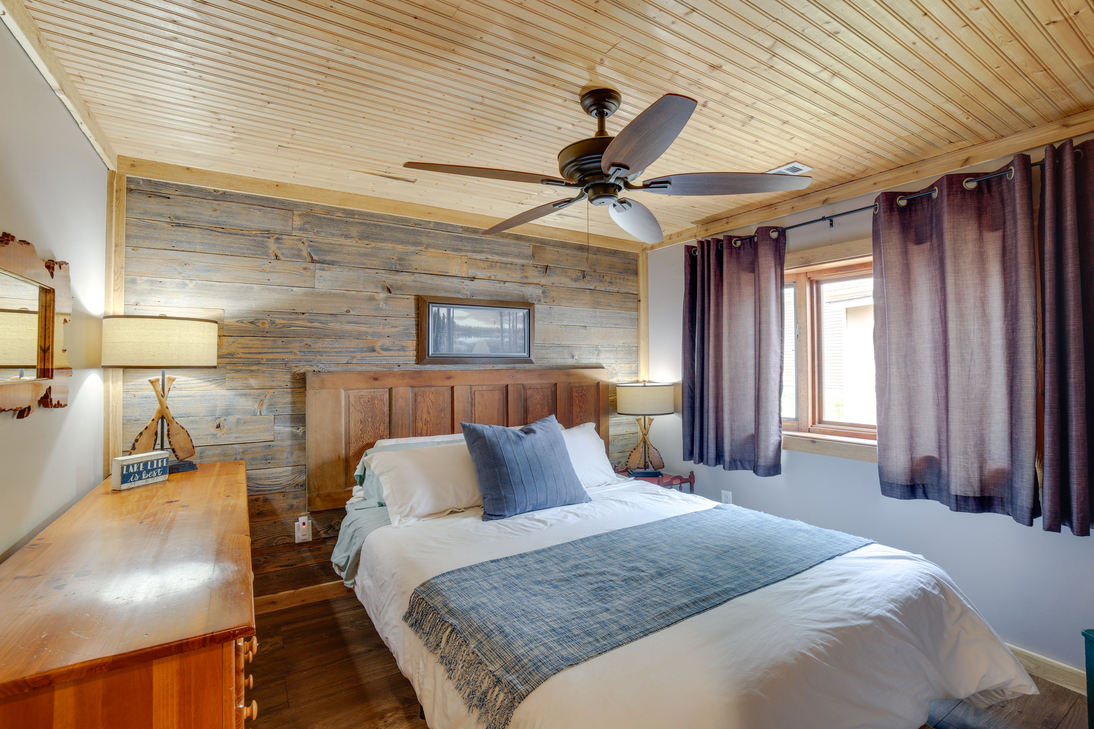 Bedroom 1 | Queen Bed