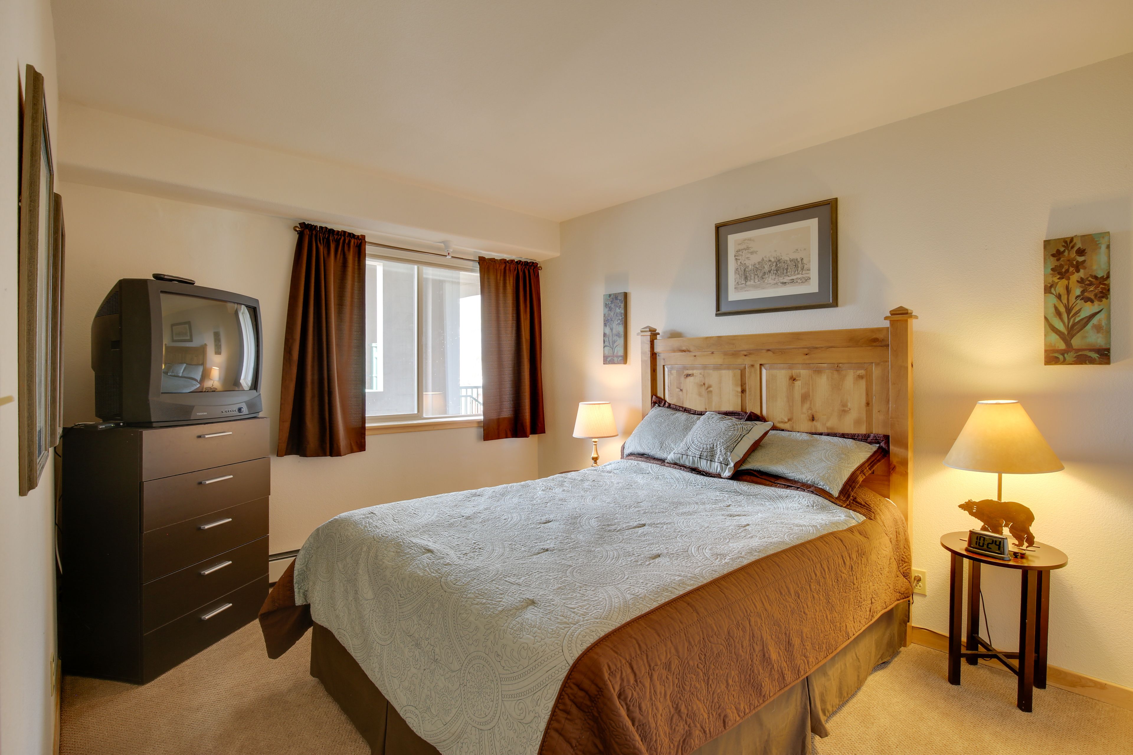 Bedroom 2 | Main Level | Queen Bed