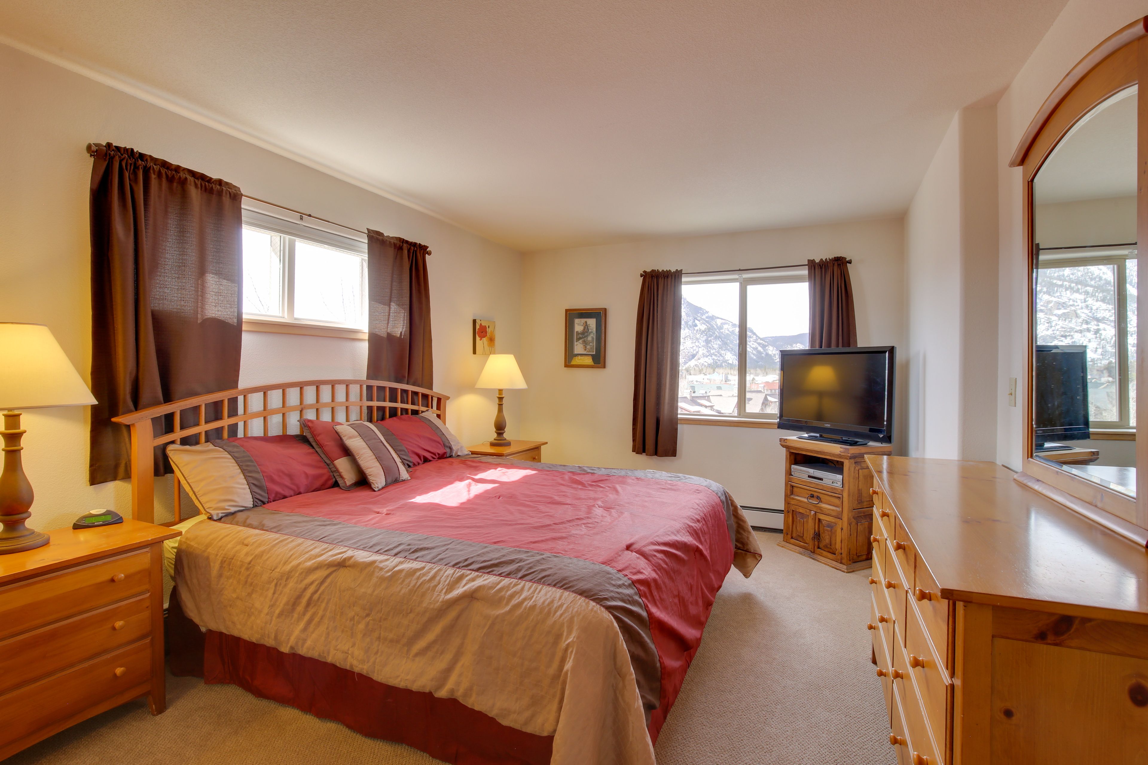 Bedroom 1 | King Bed | Linens Provided