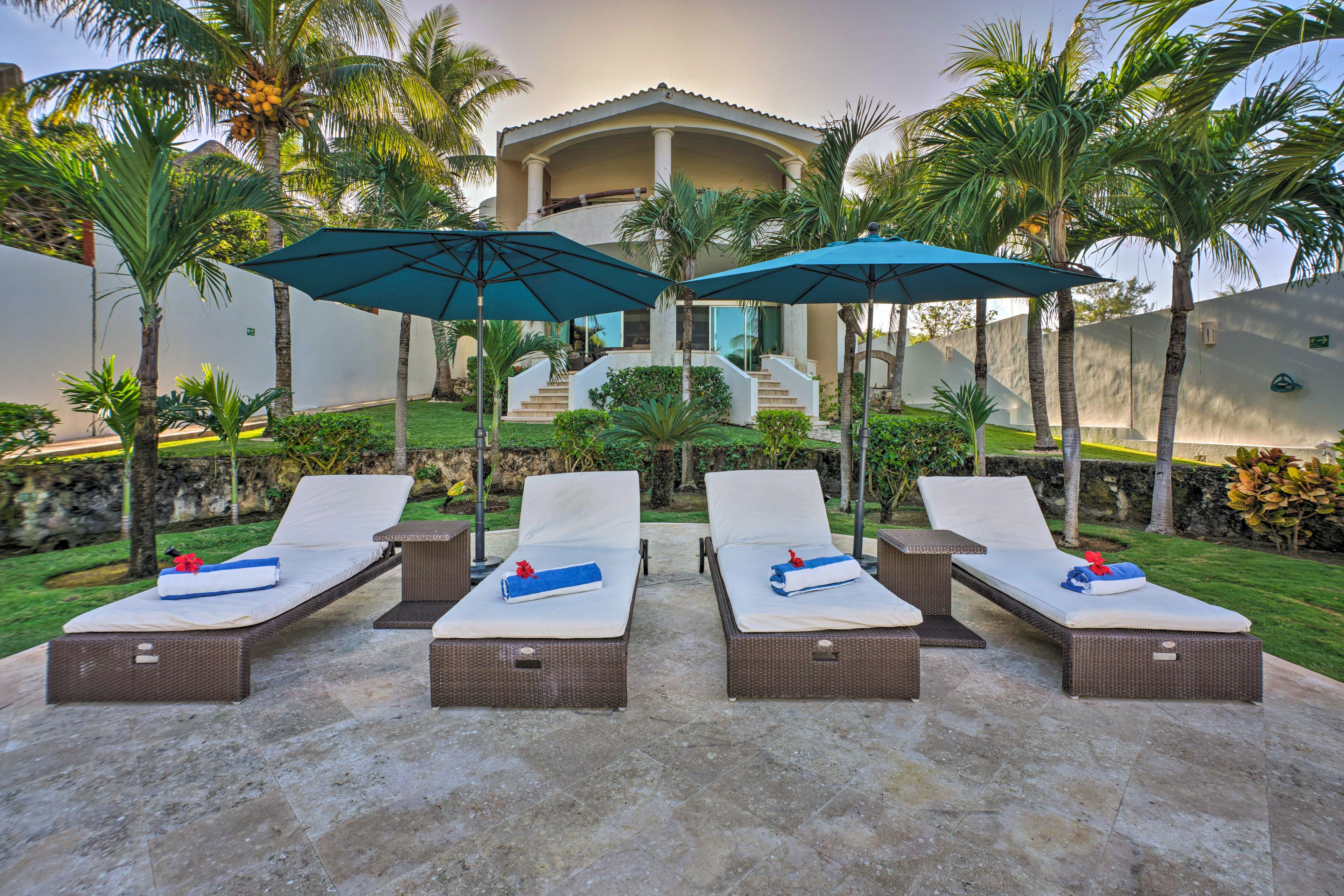 Outdoor Oasis | Pool & Jacuzzi