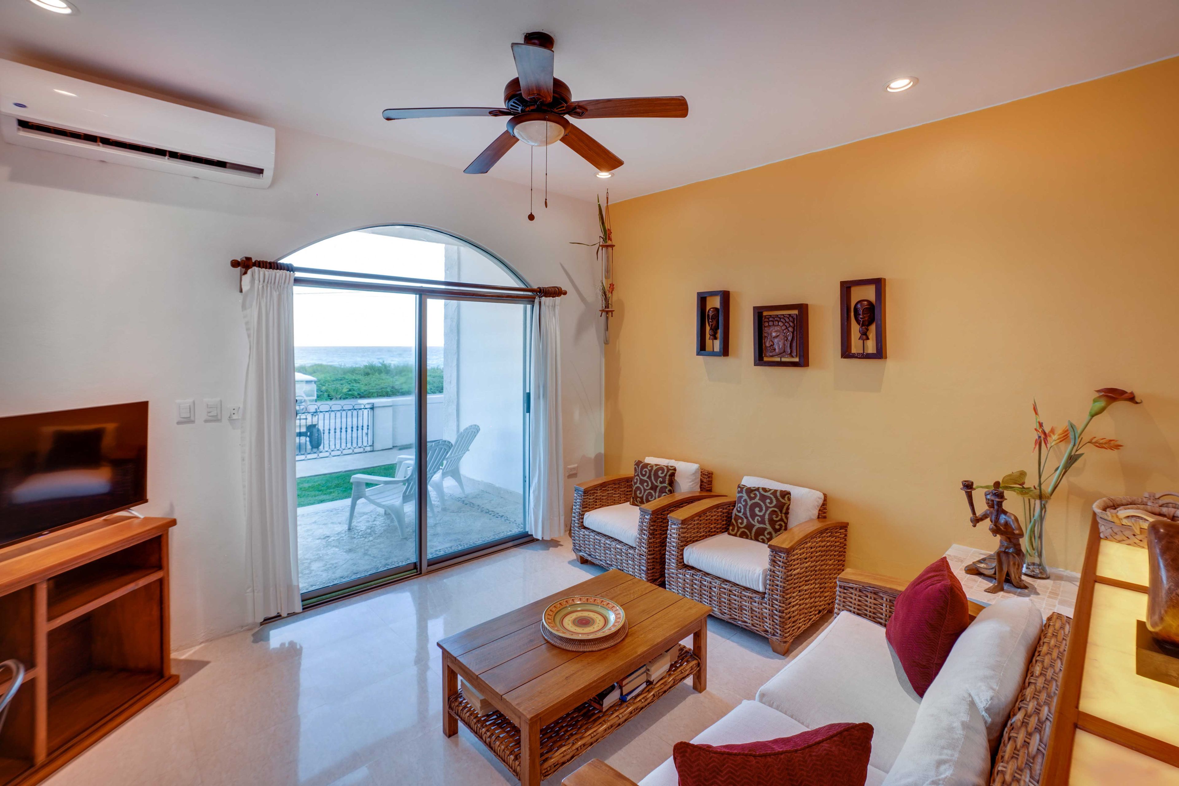 Casita A | Living Room | A/C | Smart TV