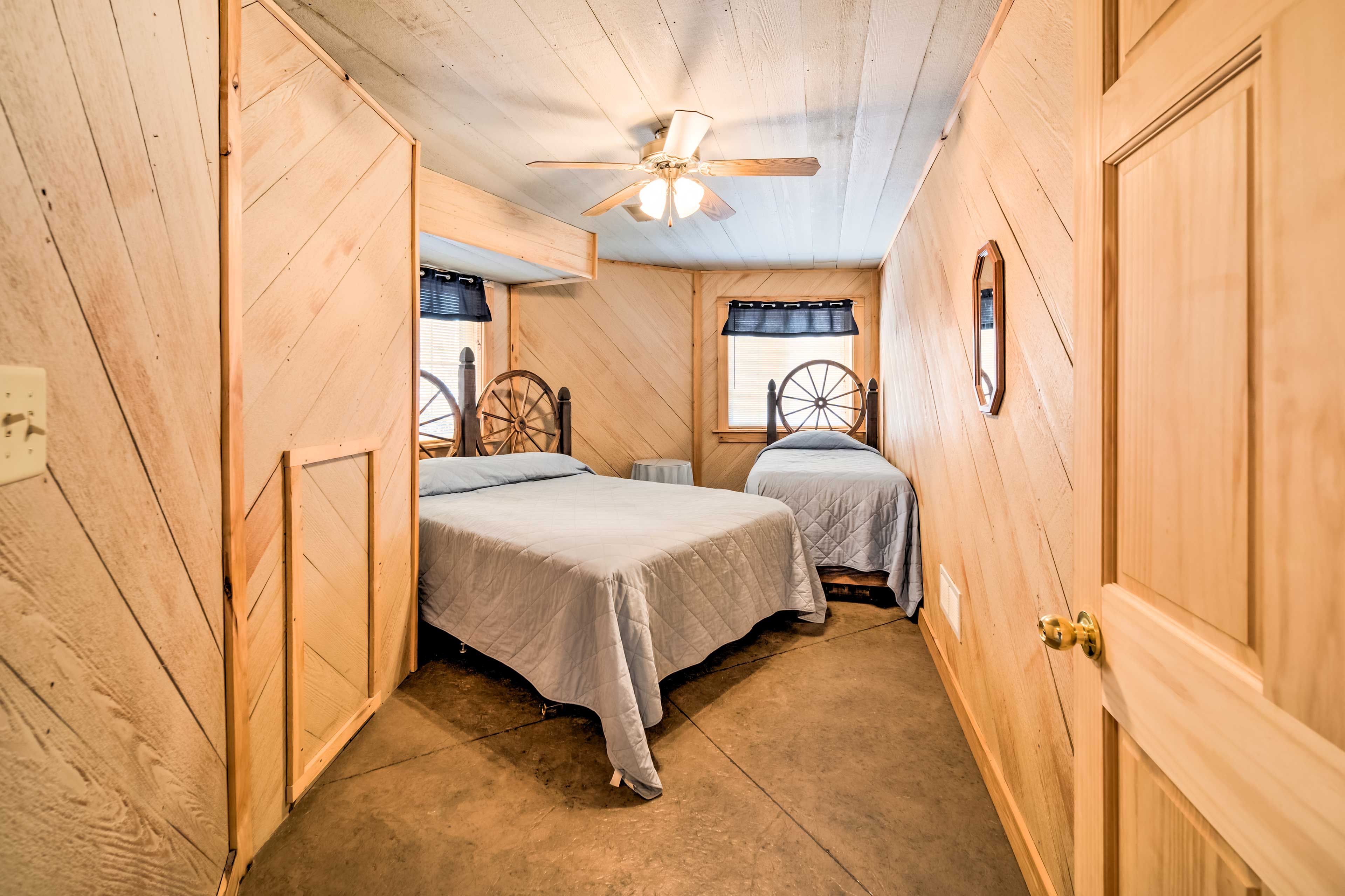 Bedroom 4 | Queen Bed | Twin Bed | 1st Floor
