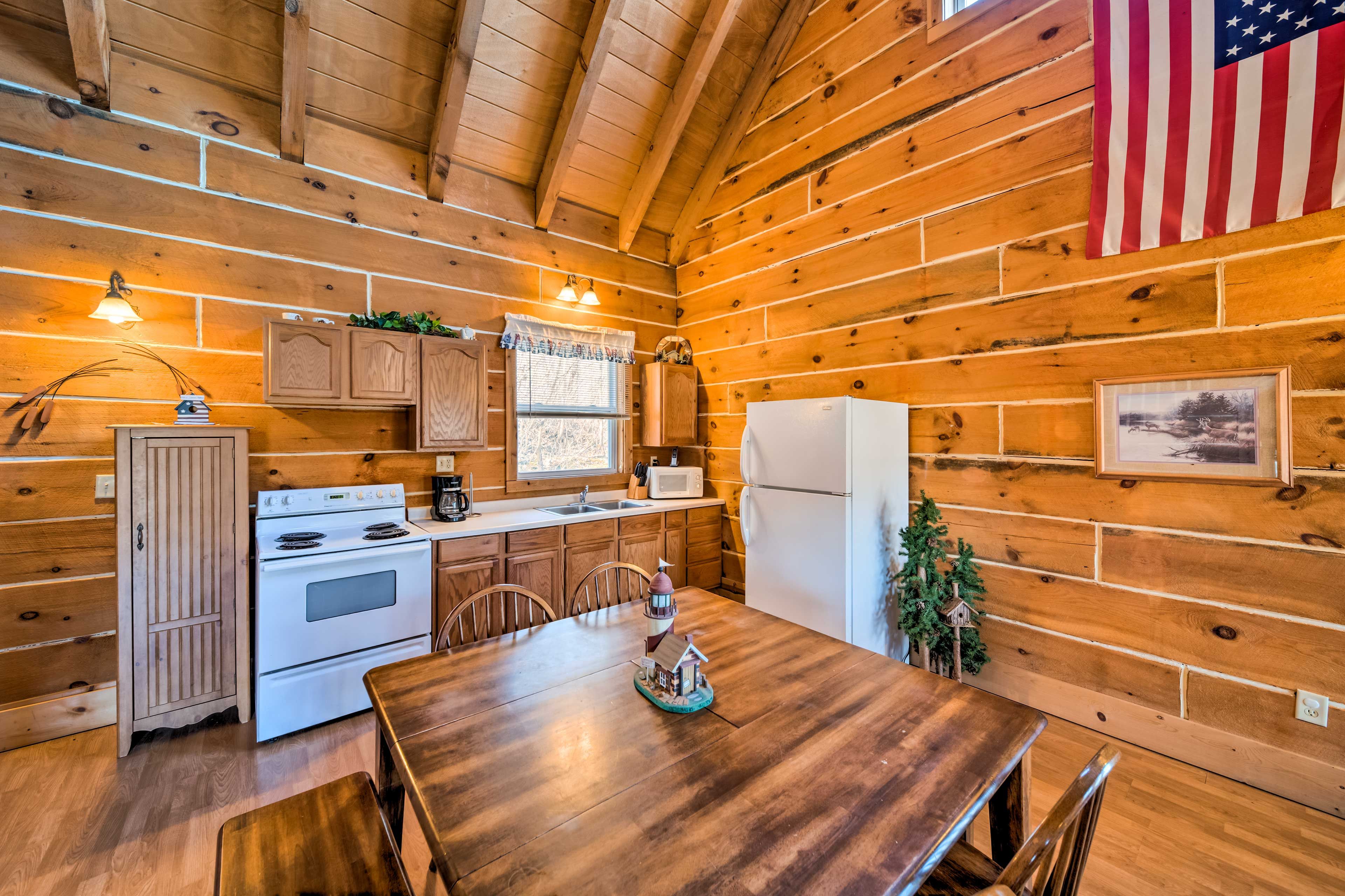 Dining Area | Dishware/Flatware Provided