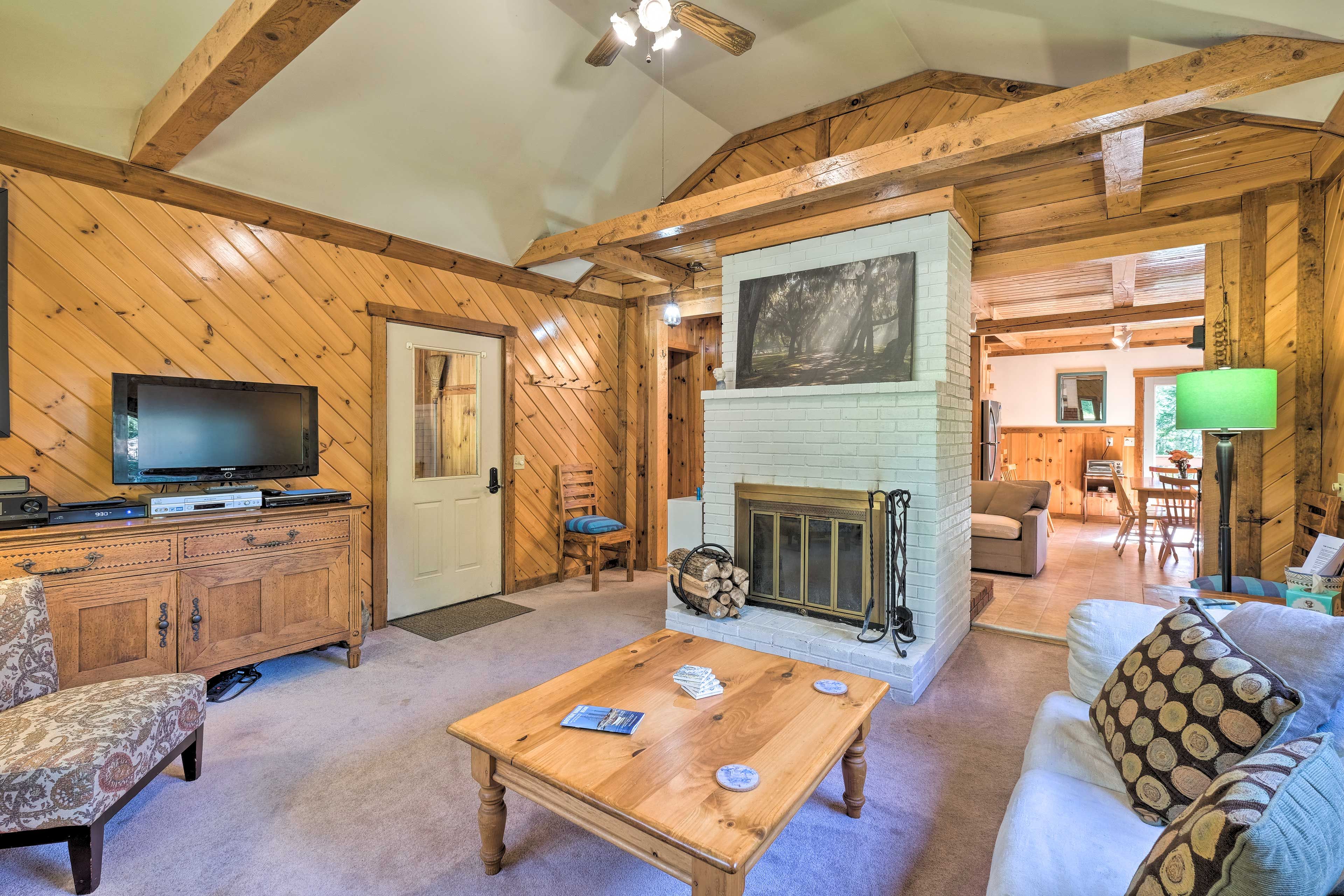 Boothbay Harbor Vacation Rental | 3BR | 1BA | 1,200 Sq Ft | Stairs to Access