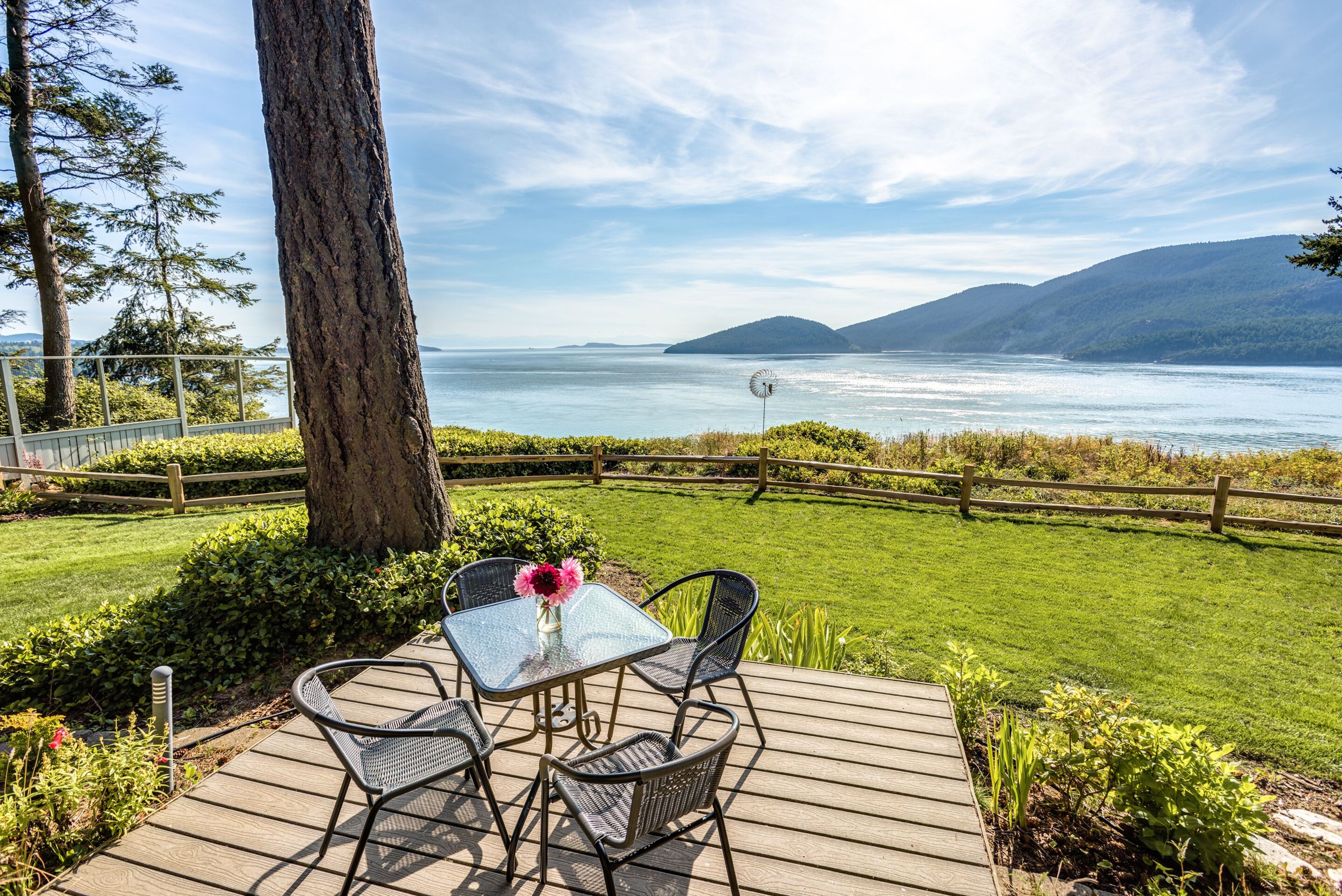Waterfront Views | Dining Area
