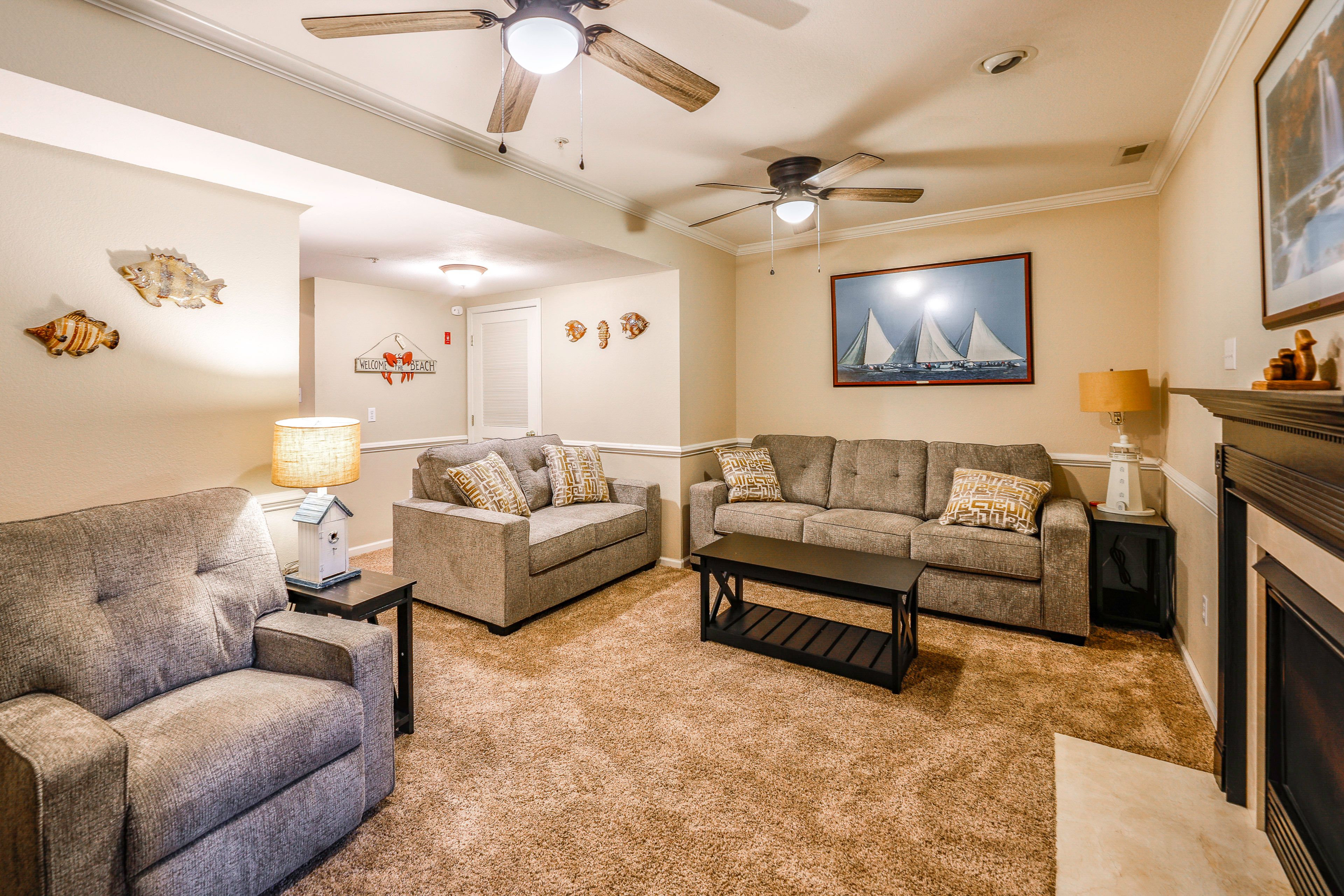Den | Futon | Central A/C & Heating | Cable TV | Free WiFi