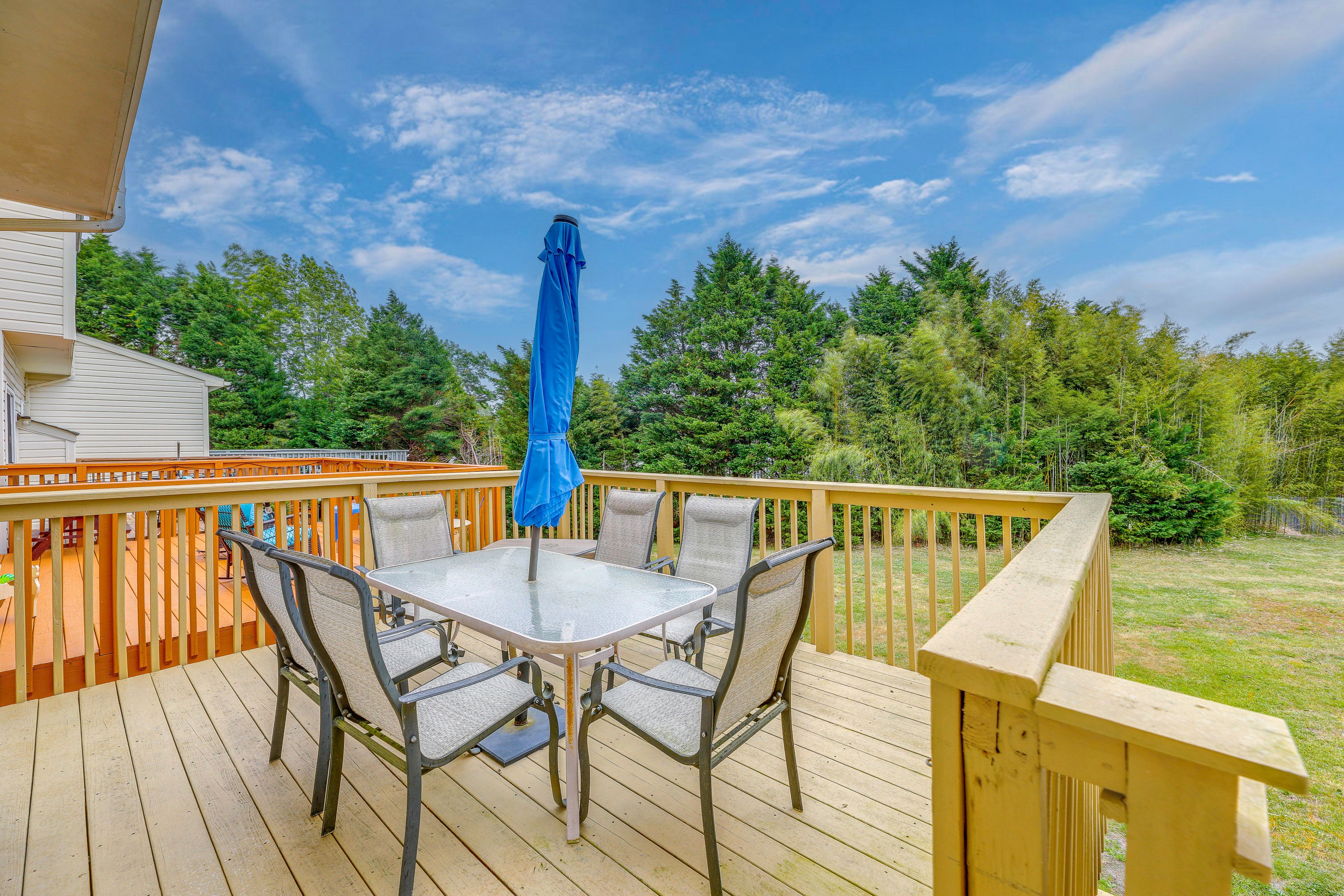 Furnished Deck | Outdoor Dining Area
