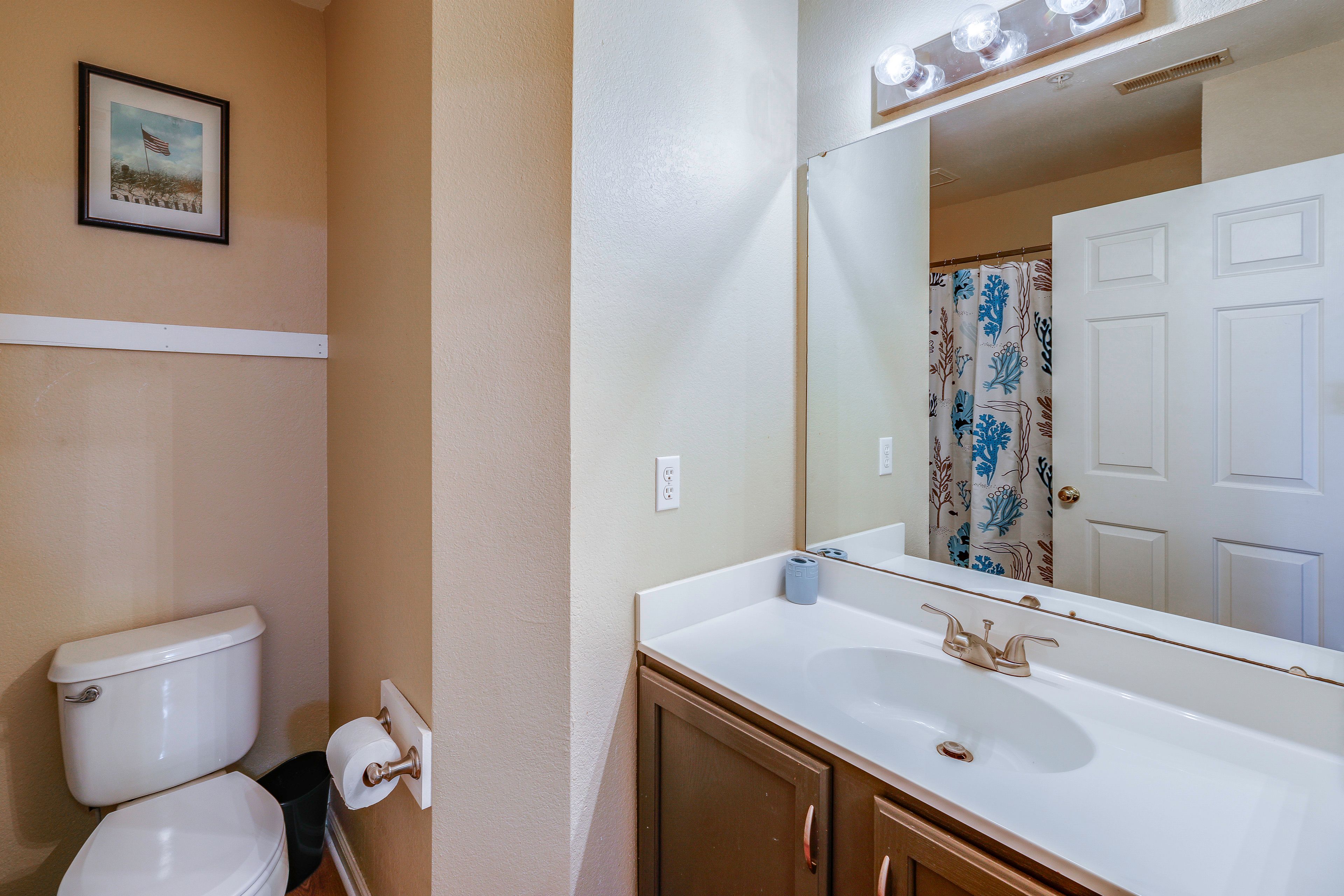 Full Bathroom | Complimentary Toiletries | Hair Dryer